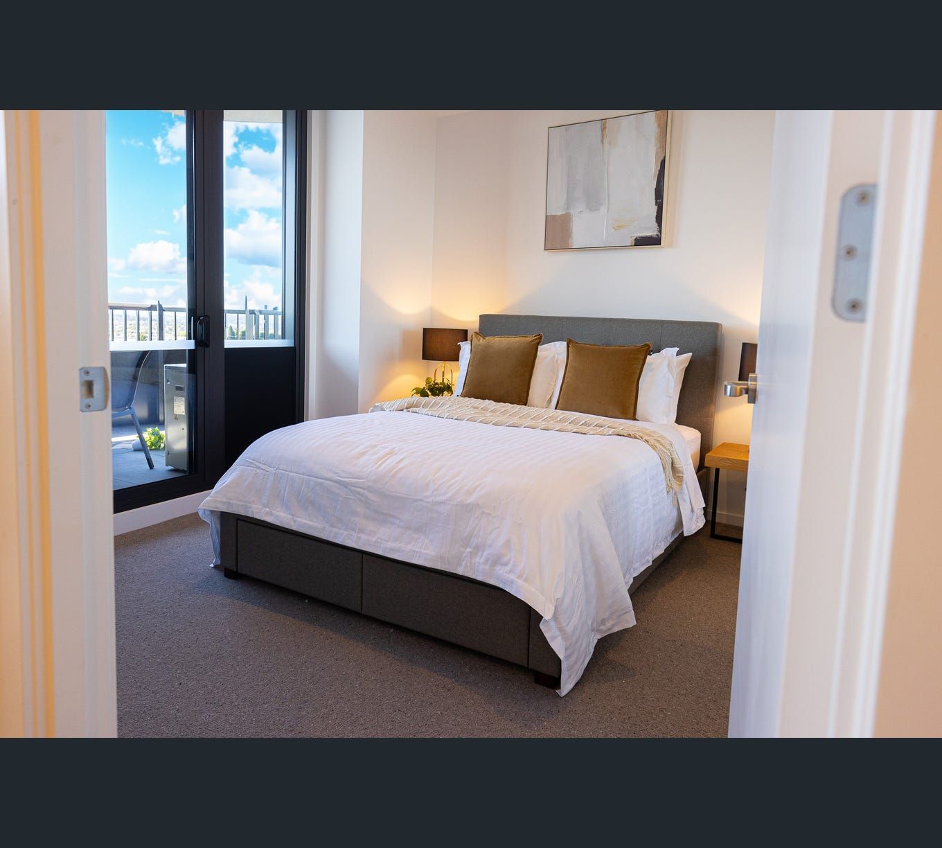 Forever SIL/ILO Home in Modern Ivanhoe — Home image 7