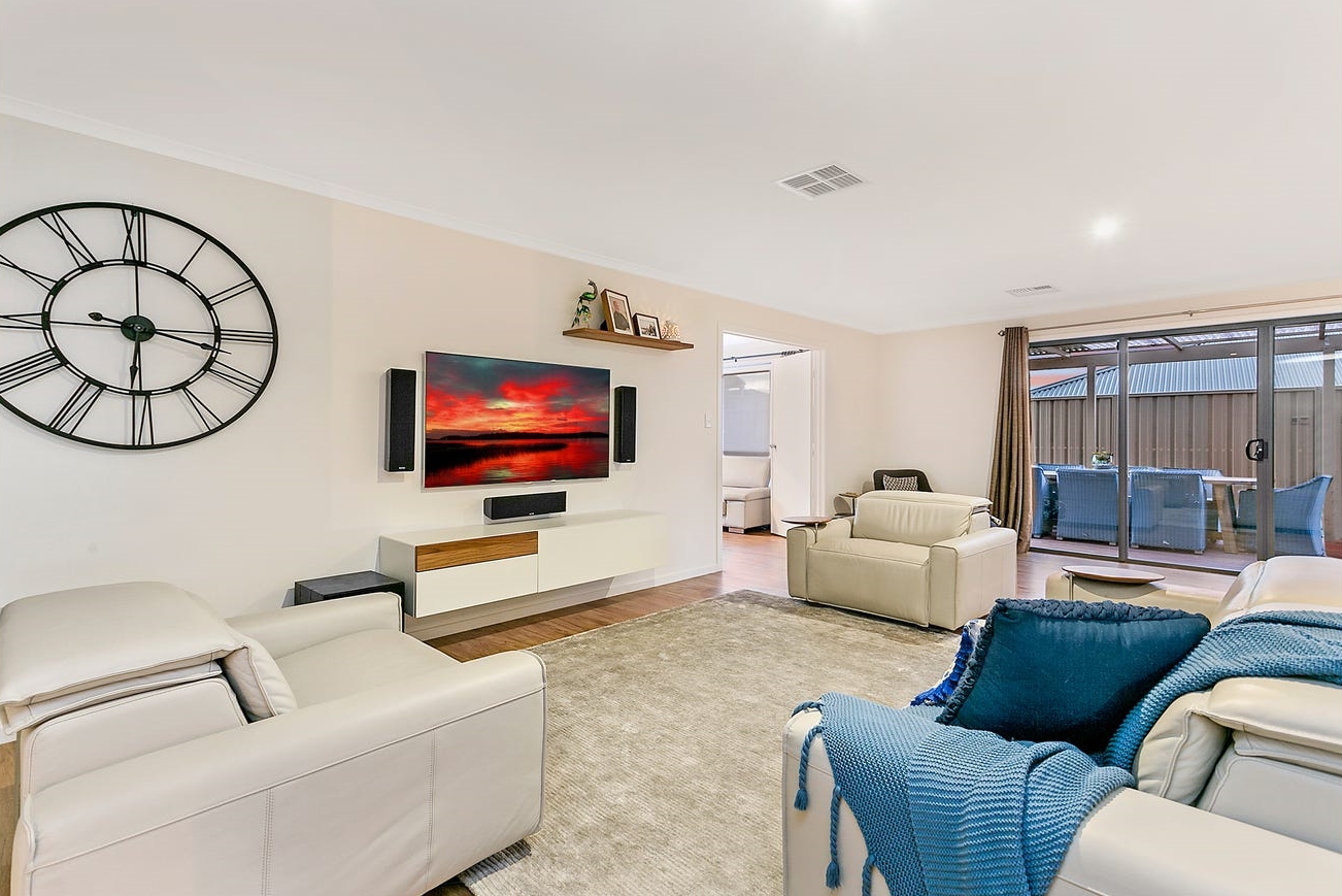 Spacious, modern beachside sharehouse — Home image 5