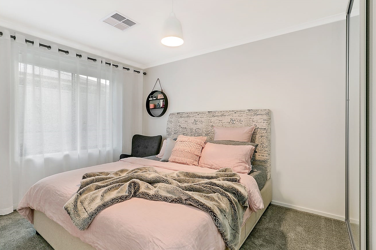 Spacious, modern beachside sharehouse — Home image 12