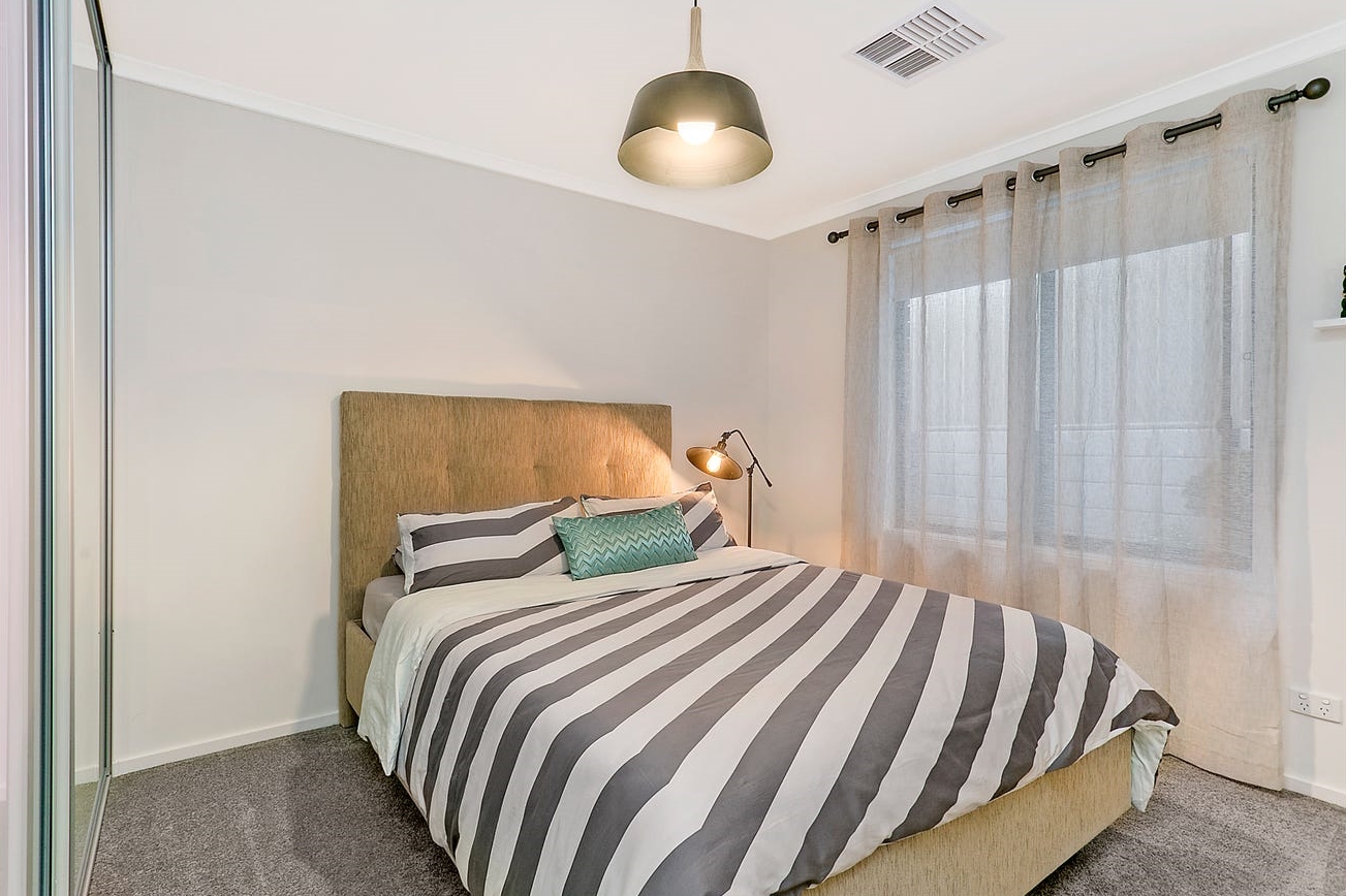 Spacious, modern beachside sharehouse — Home image 15