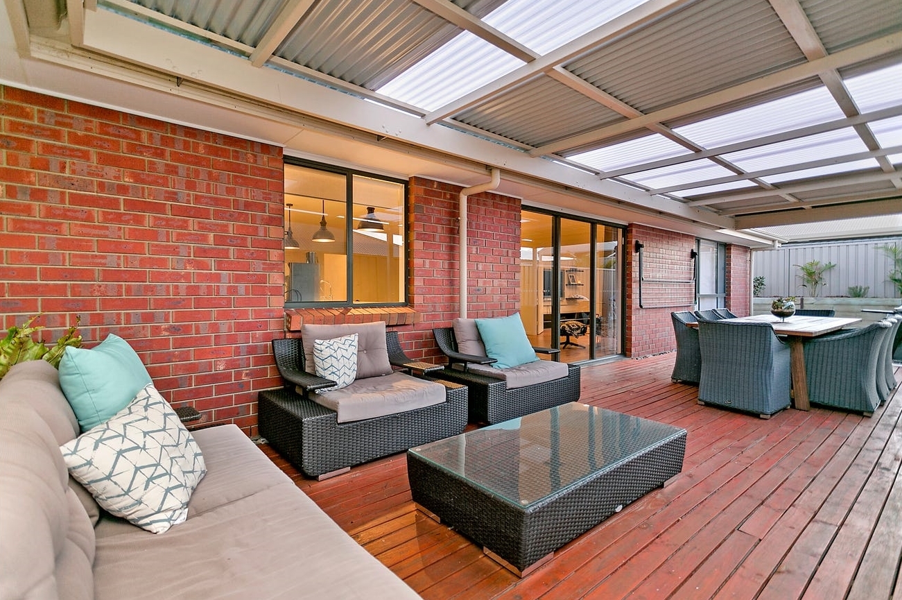 Spacious, modern beachside sharehouse — Home image 17