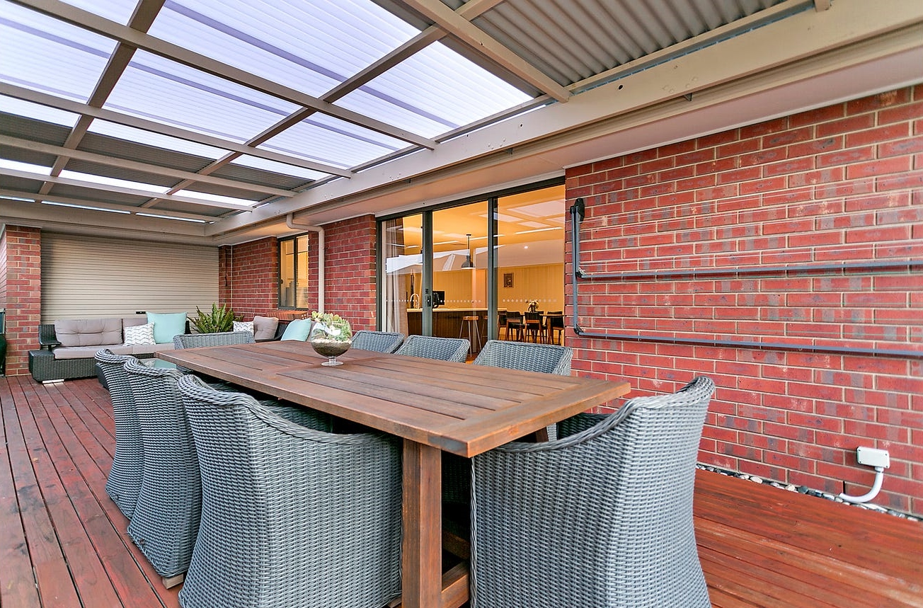 Spacious, modern beachside sharehouse — Home image 18