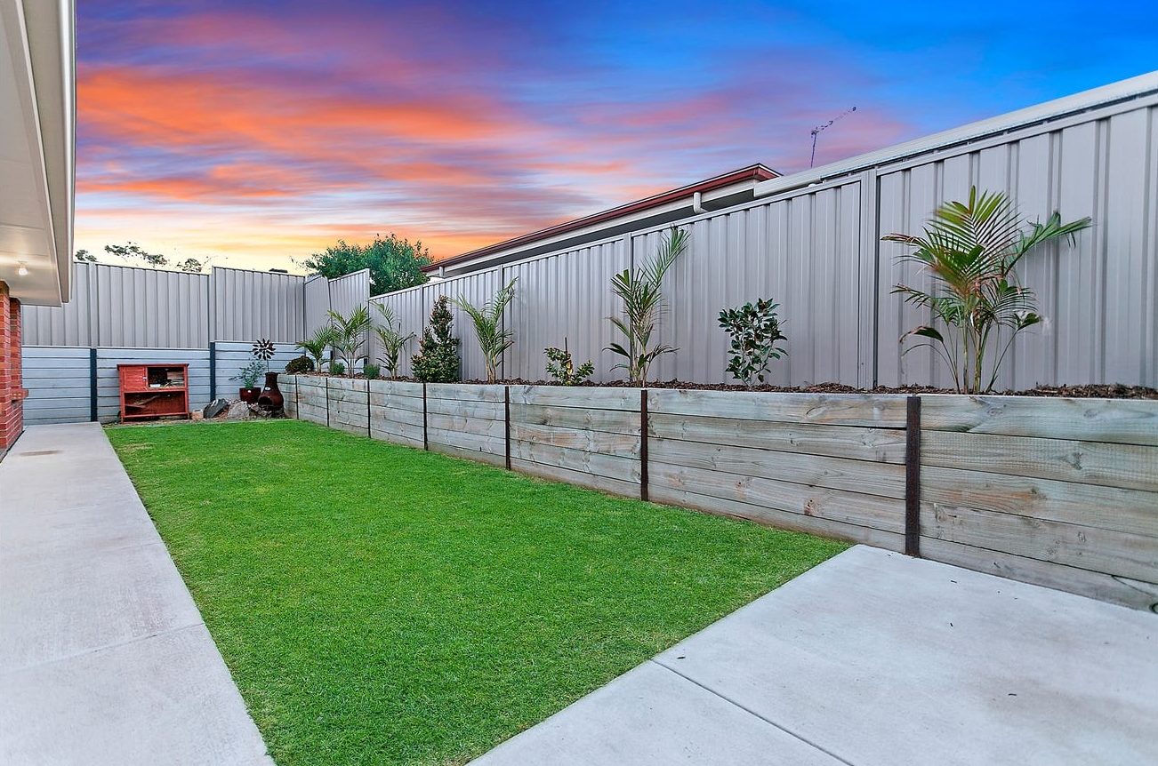 Spacious, modern beachside sharehouse — Home image 19