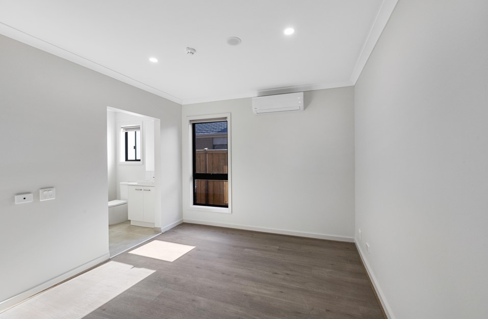 A Semi-Rural Atmosphere, with a Modern, Newly Built Lifestyle. — Home image 4