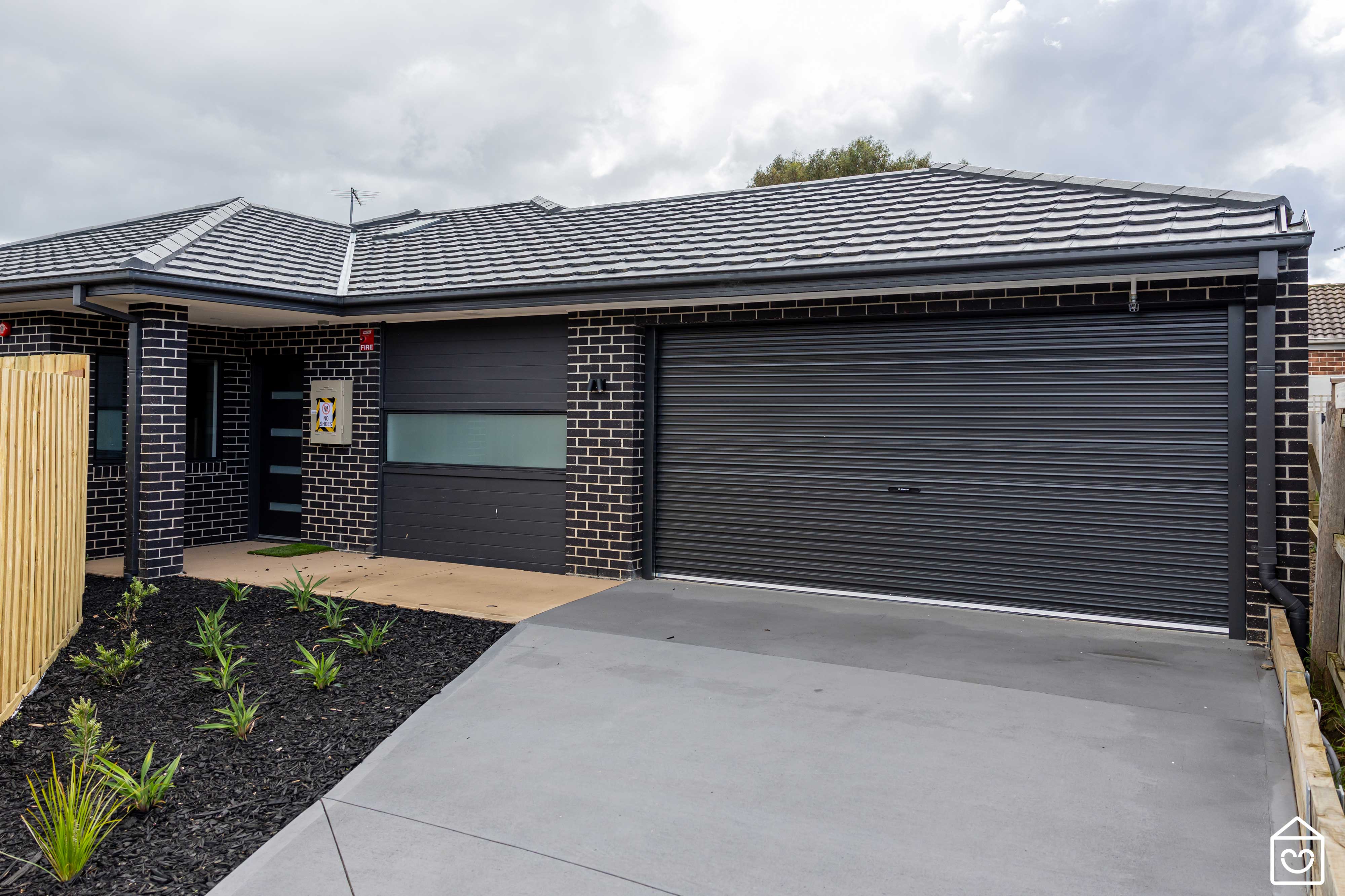 Available Now: Beautiful 2 Bedroom Improved Liveability House in Pakenham — Home image 4