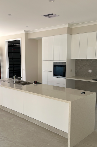 COASTAL LIVING ! 3 BED WITH OOA ROOM - NEW BUILD  IN LAKELANDS — Home image 2