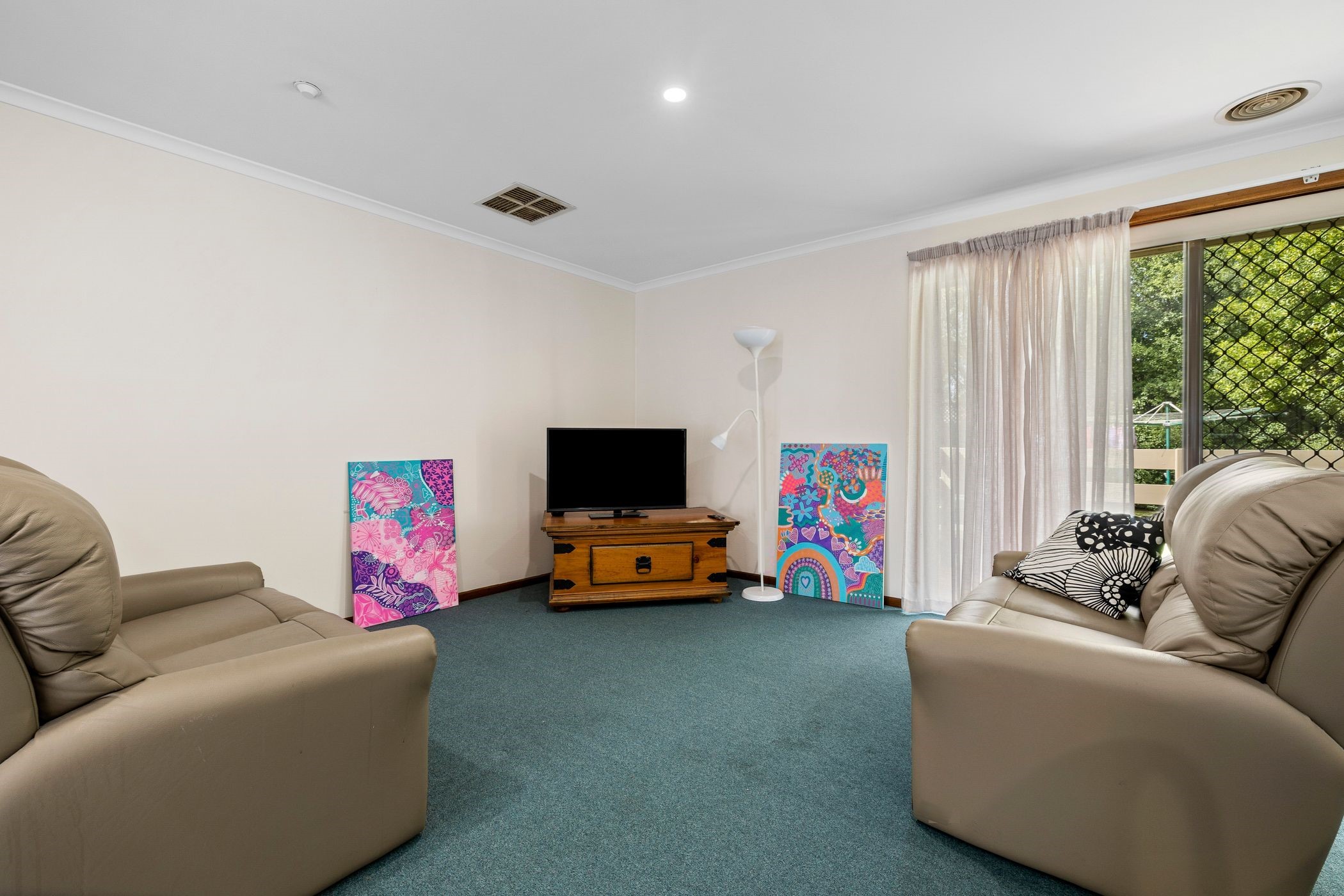 Simply delightful homey feeling in convenient Croydon — Home image 9