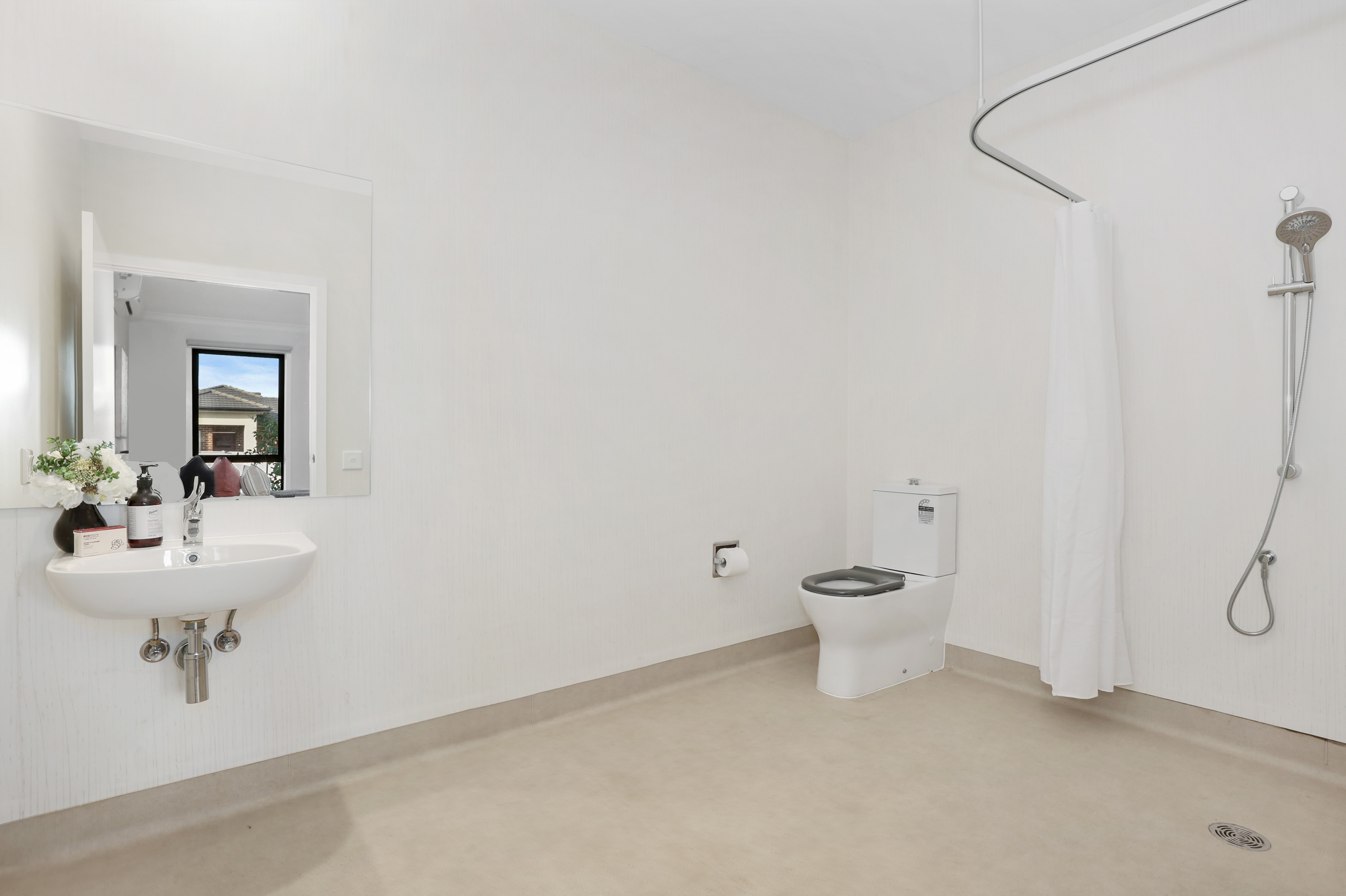 Beautiful home with High Physical Support features close to Brimbank Park! — Home image 3