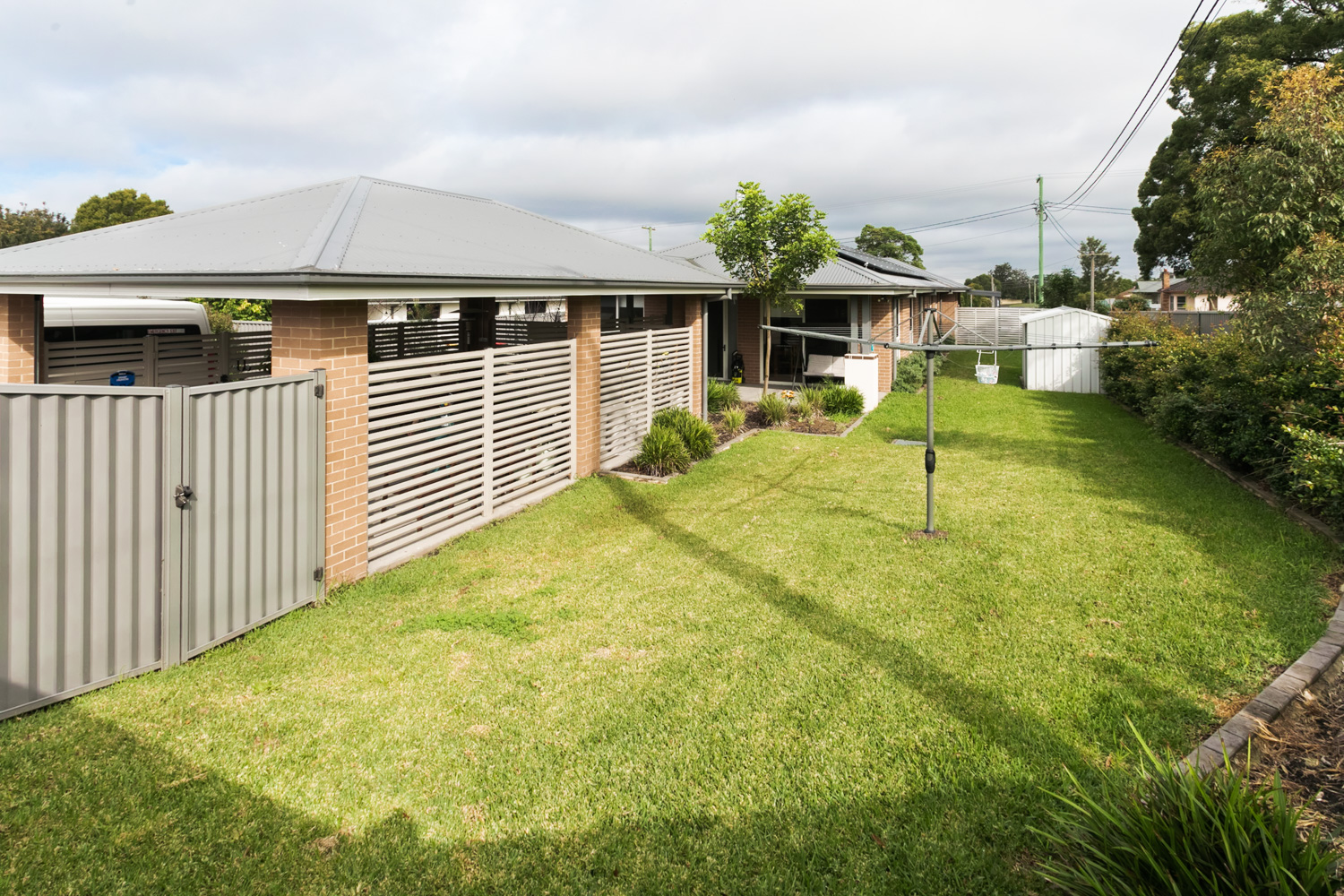 When convenience matters! this beautiful home is located close to shops, doctors, parks, and transport. — Home image 7