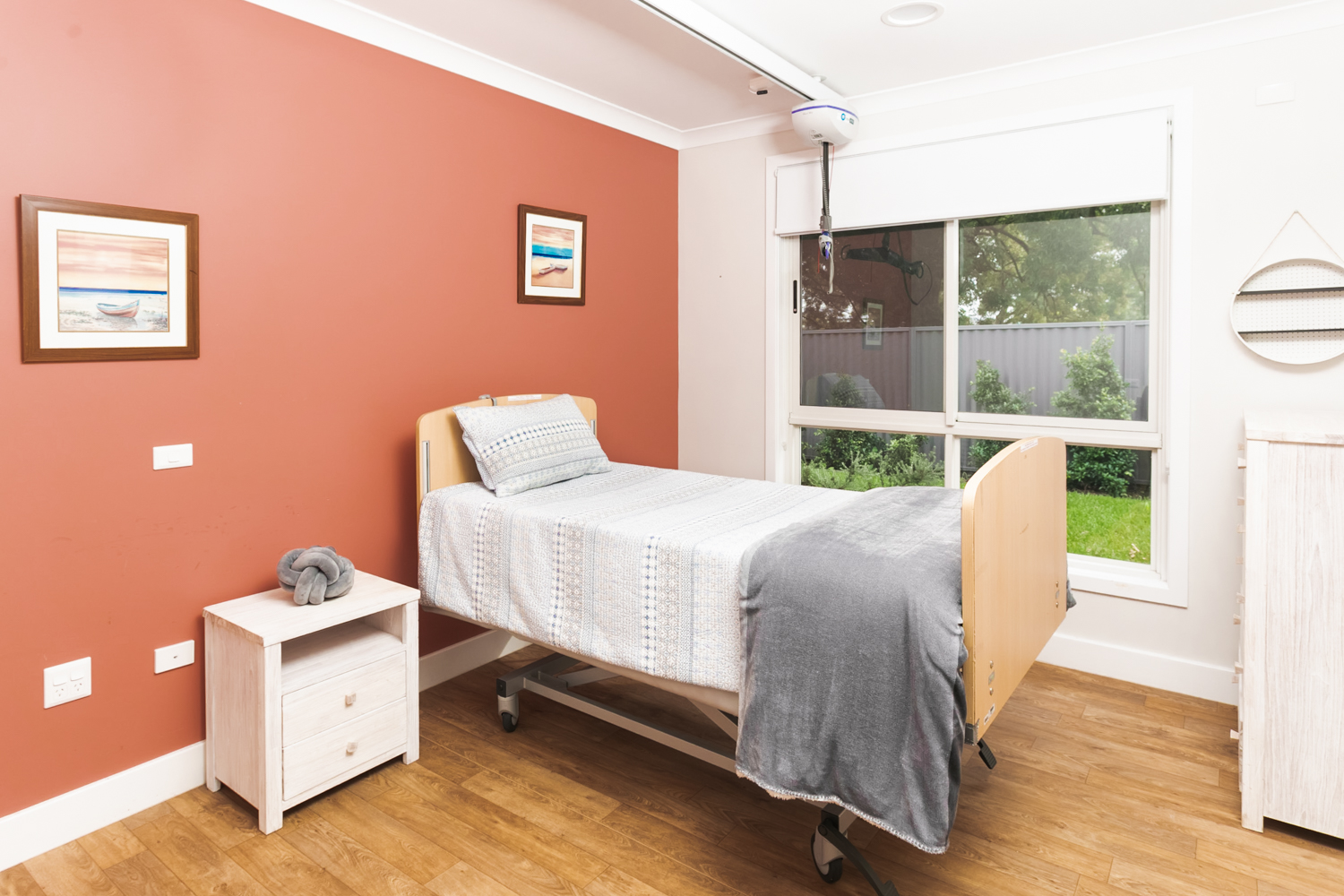 When convenience matters! this beautiful home is located close to shops, doctors, parks, and transport. — Home image 12