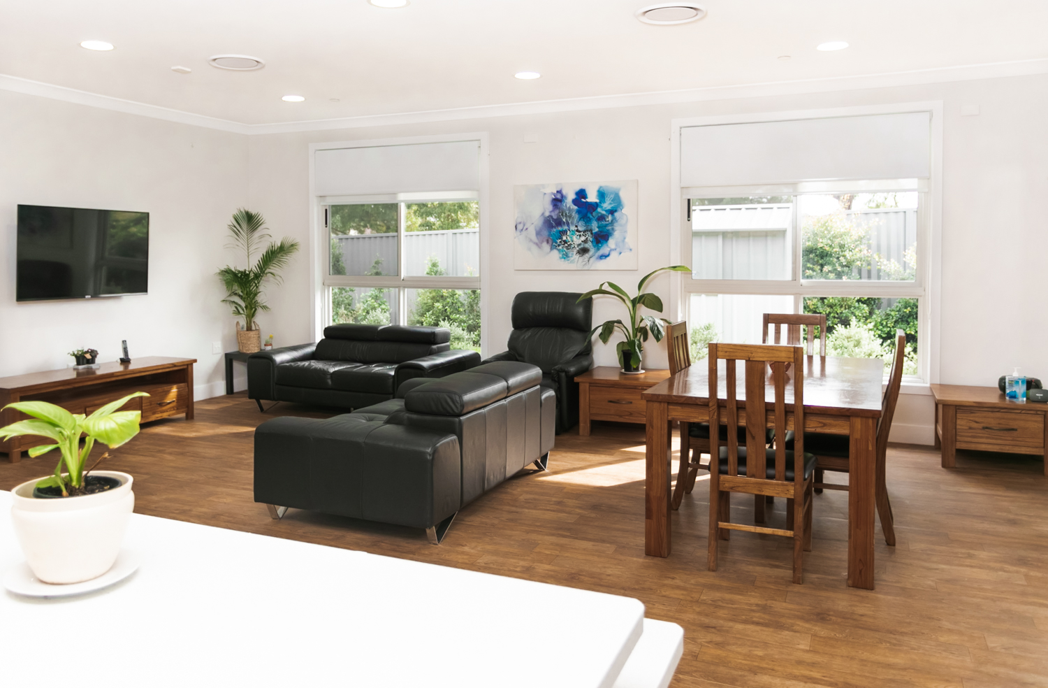 When convenience matters! this beautiful home is located close to shops, doctors, parks, and transport. — Home image 14