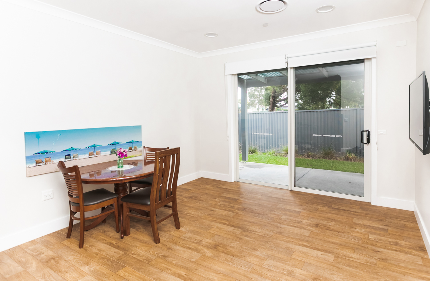 When convenience matters! this beautiful home is located close to shops, doctors, parks, and transport. — Home image 18