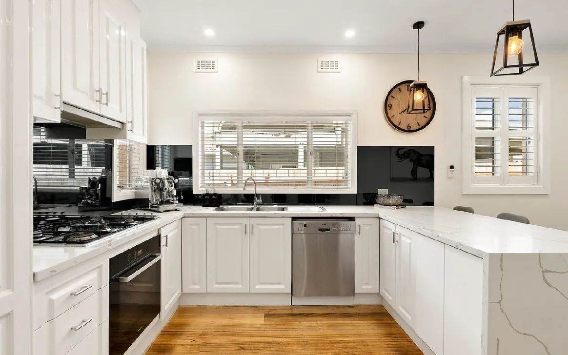 Prime Location SIL Home in Malvern — Home image 5