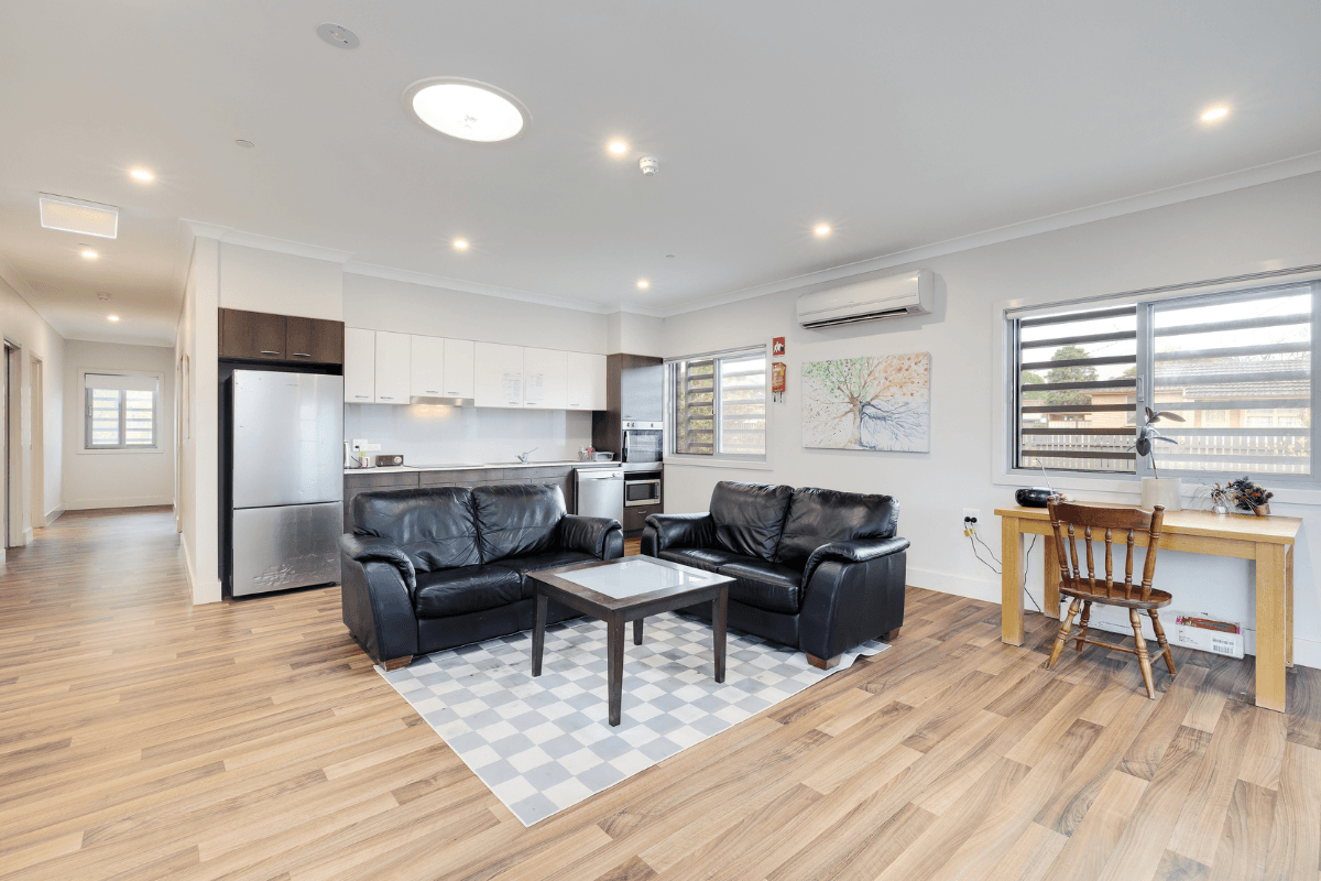 A new purpose-built villa just walking distance from shops and public transport — Home image 2