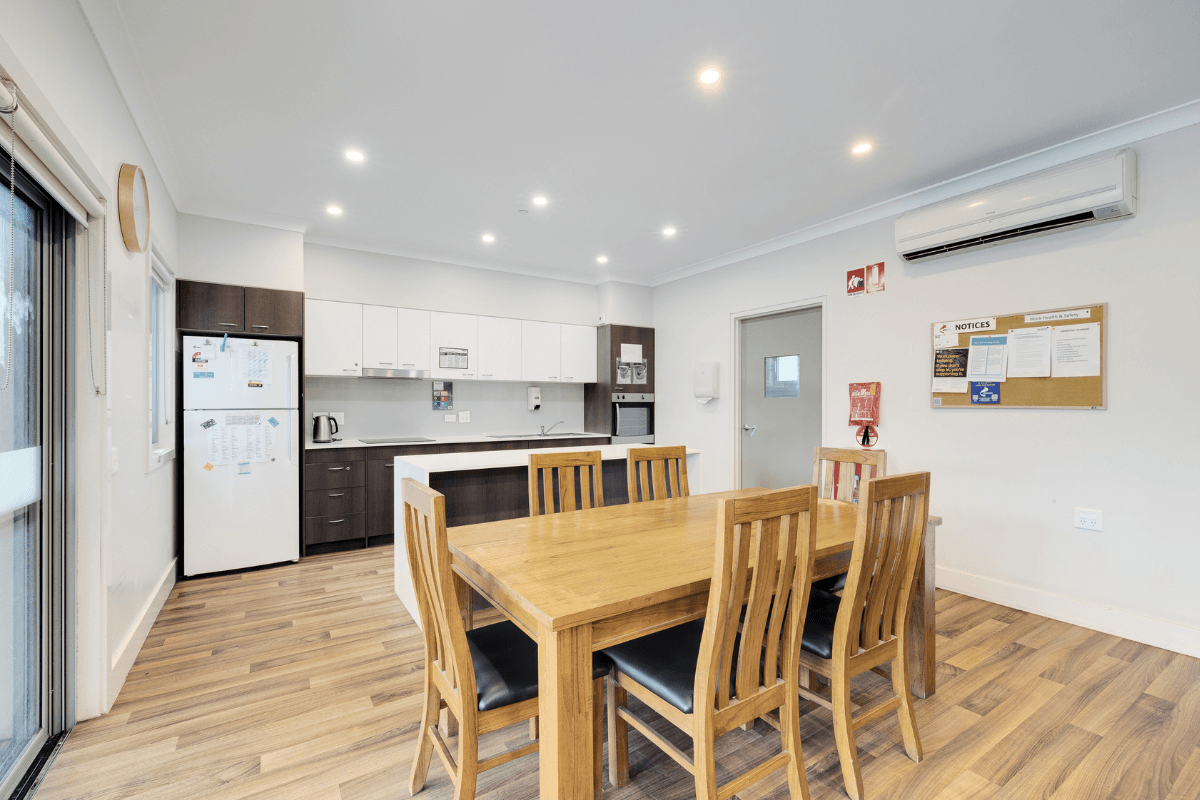 A new purpose-built villa just walking distance from shops and public transport — Home image 5