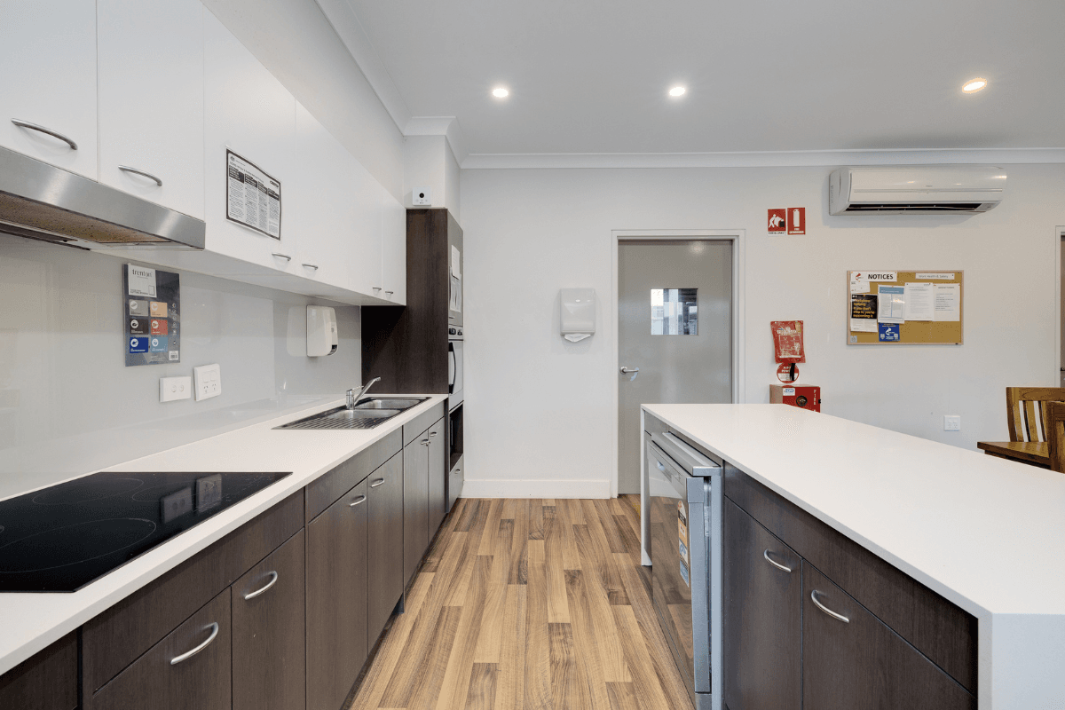 A new purpose-built villa just walking distance from shops and public transport — Home image 6