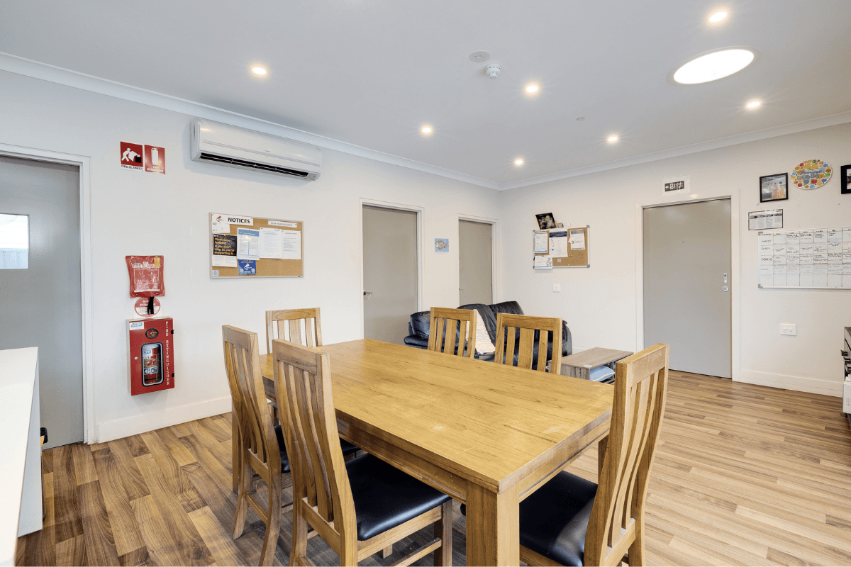 A new purpose-built villa just walking distance from shops and public transport — Home image 7