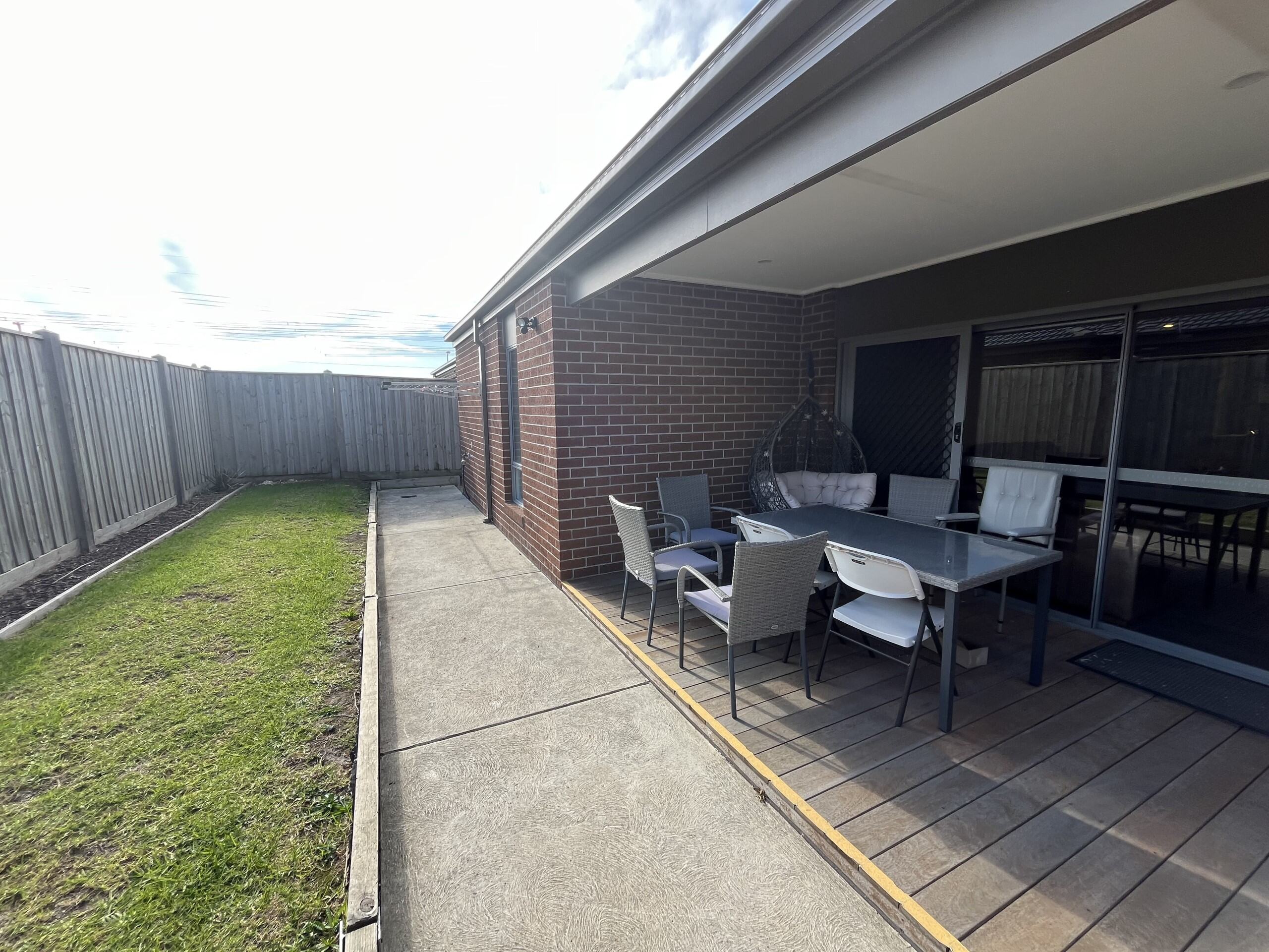 LANDRACE IL - Clyde North, Victoria — Home image 2