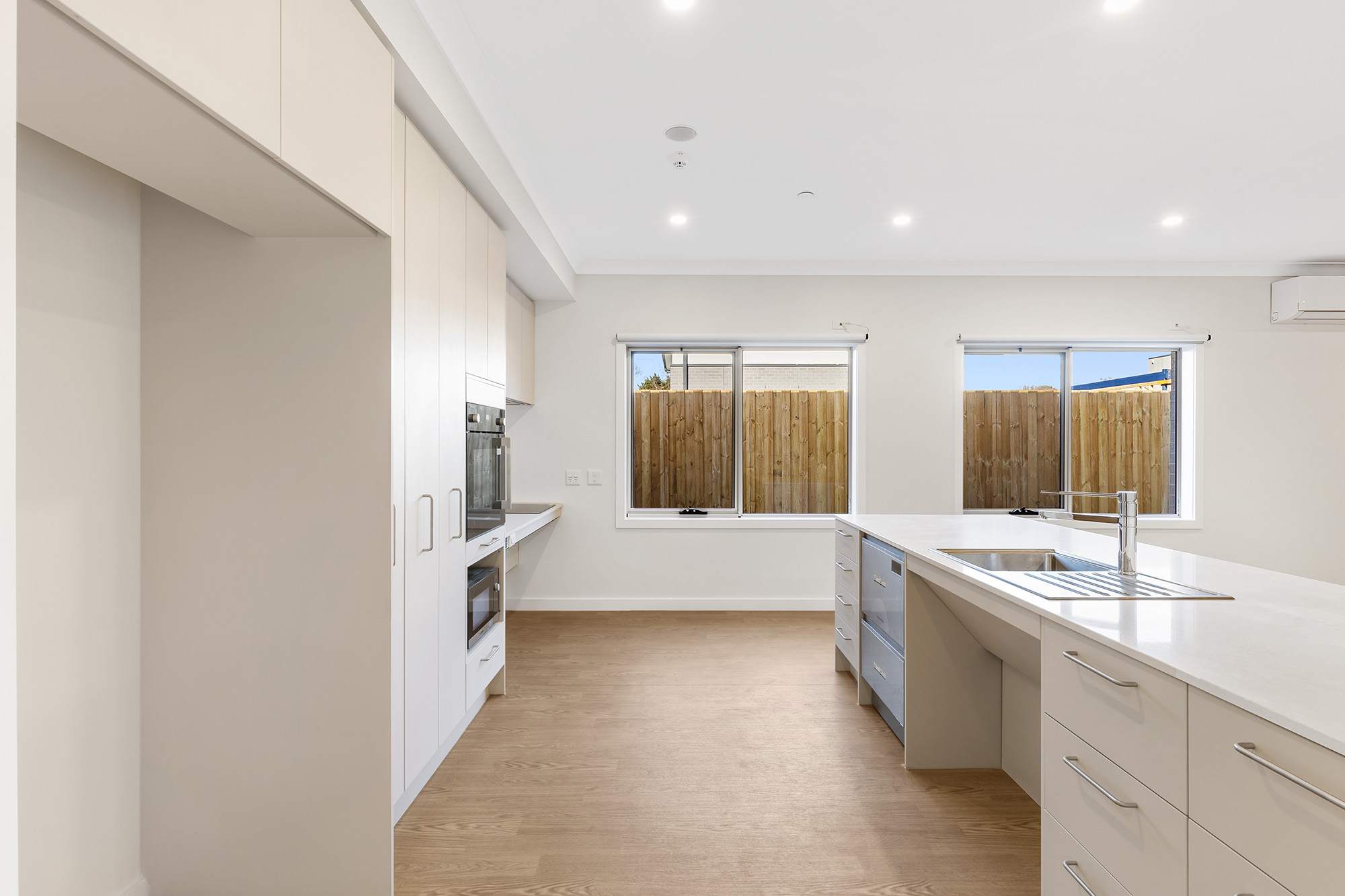 2 Bed/2 Bath High Physical Support House in Bonbeach! — Home image 4