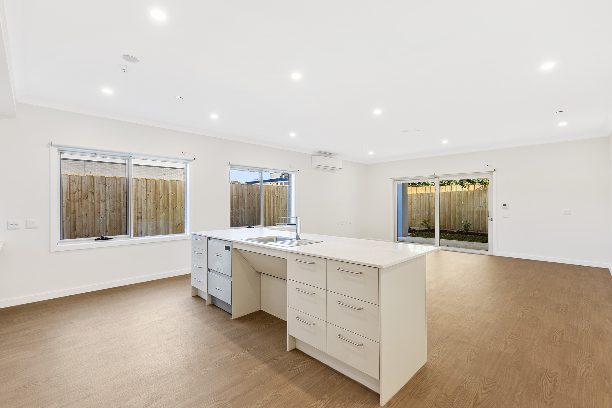2 Bed/2 Bath High Physical Support House in Bonbeach! — Home image 16