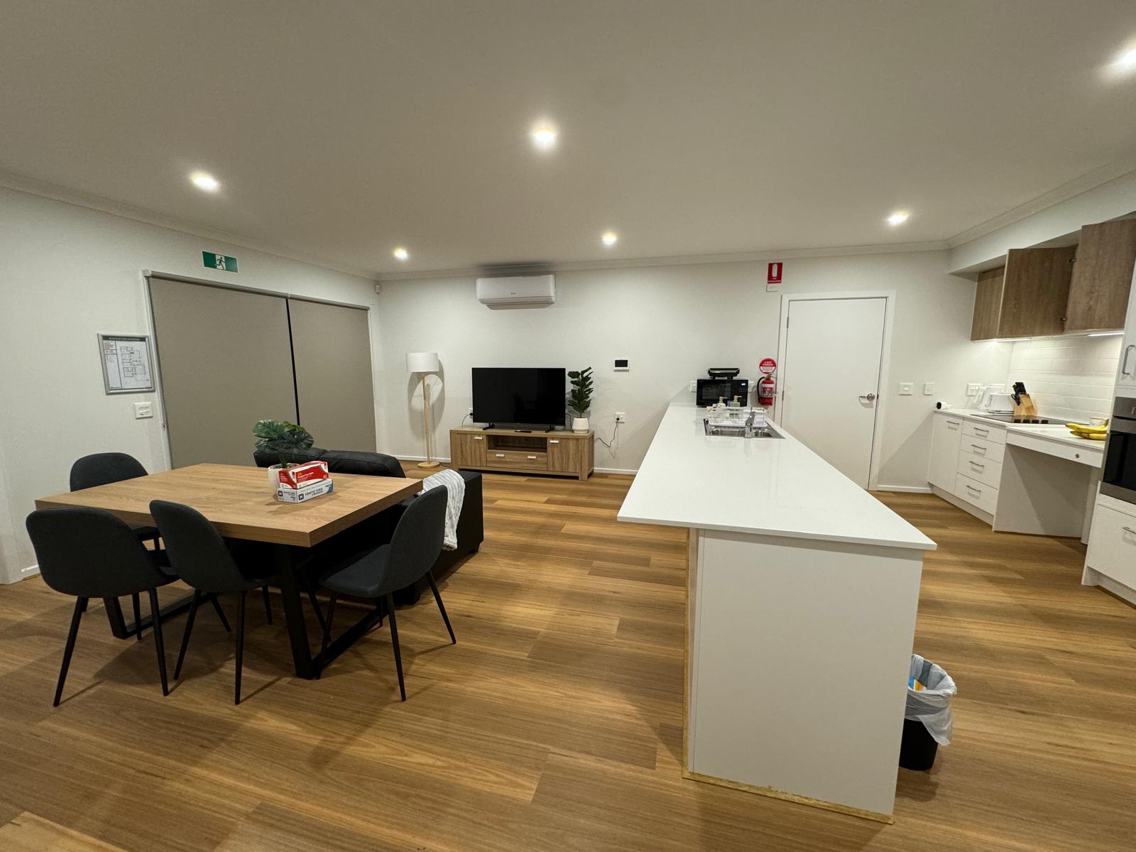 Beautifully Renovated and Spacious Home, ready for you to move in! — Home image 4