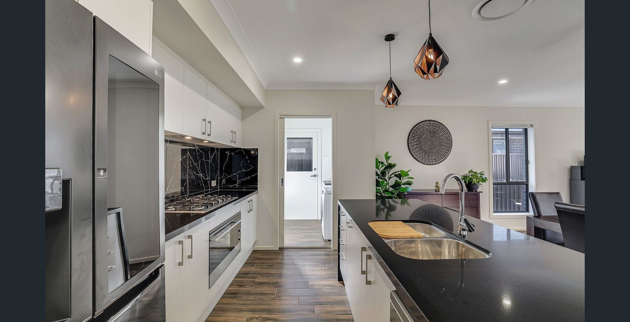 Ready to move in! Fun house in Catherine Field — Home image 4