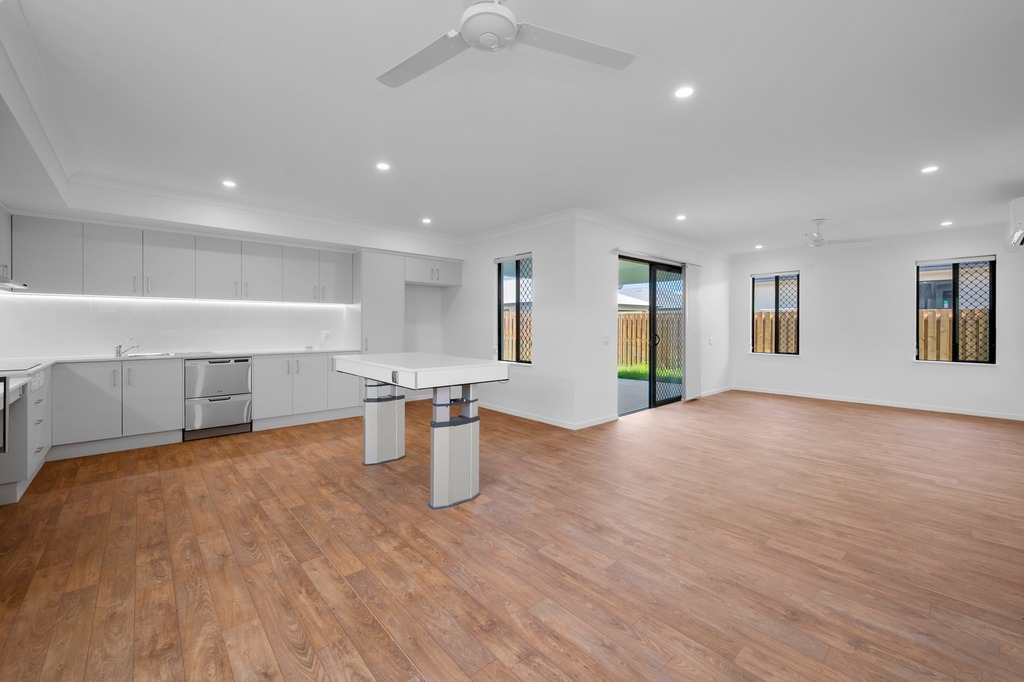 2 SDA + Media room + OOA, in Mount Louisa — Home image 4