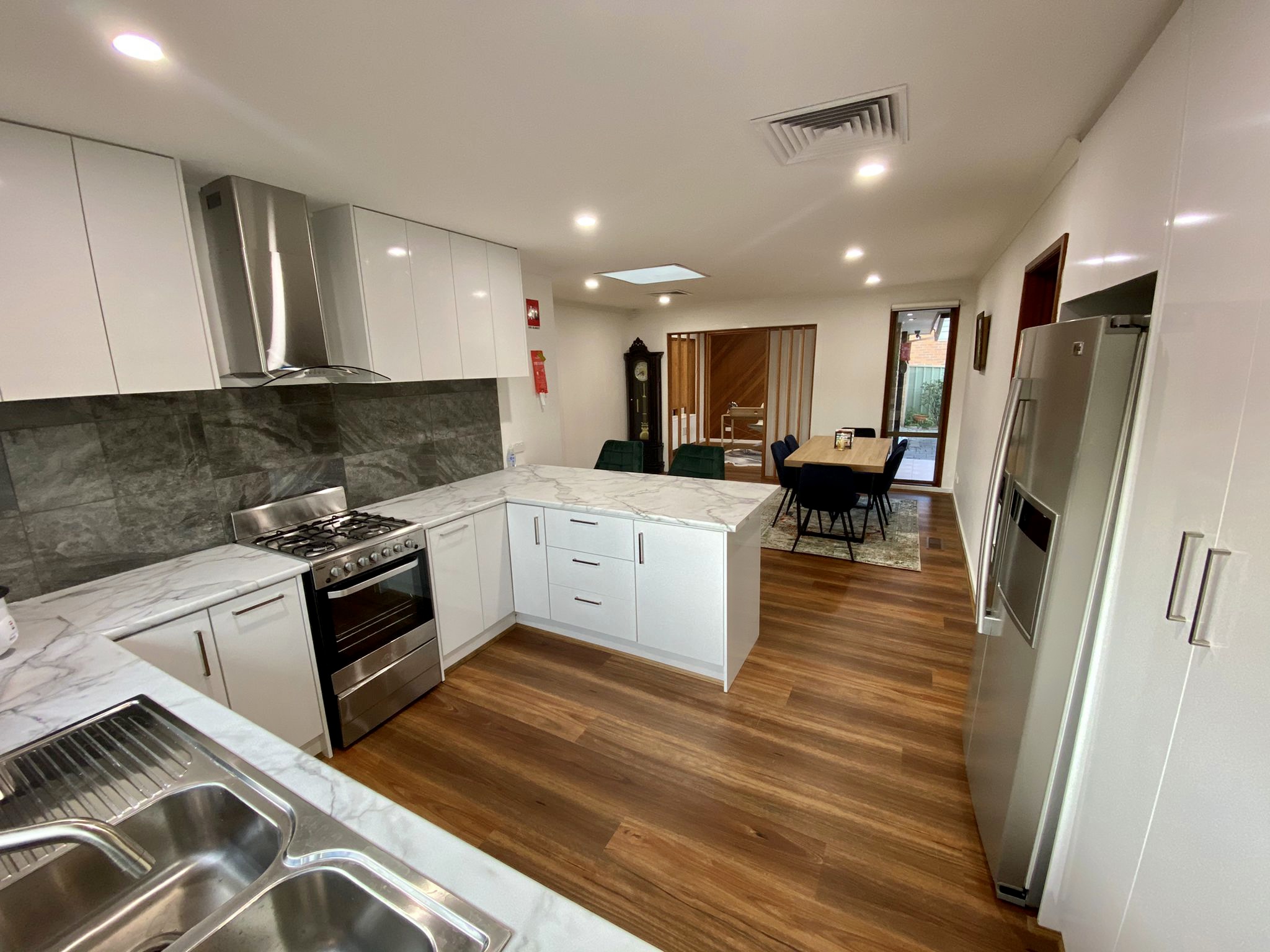 Two ensuite bedrooms vacancy available in a fully renovated house in Mill Park — Home image 11