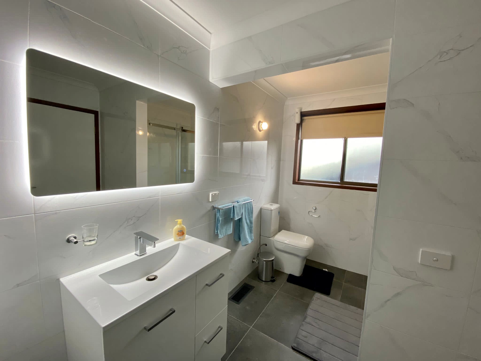 Two ensuite bedrooms vacancy available in a fully renovated house in Mill Park — Home image 6