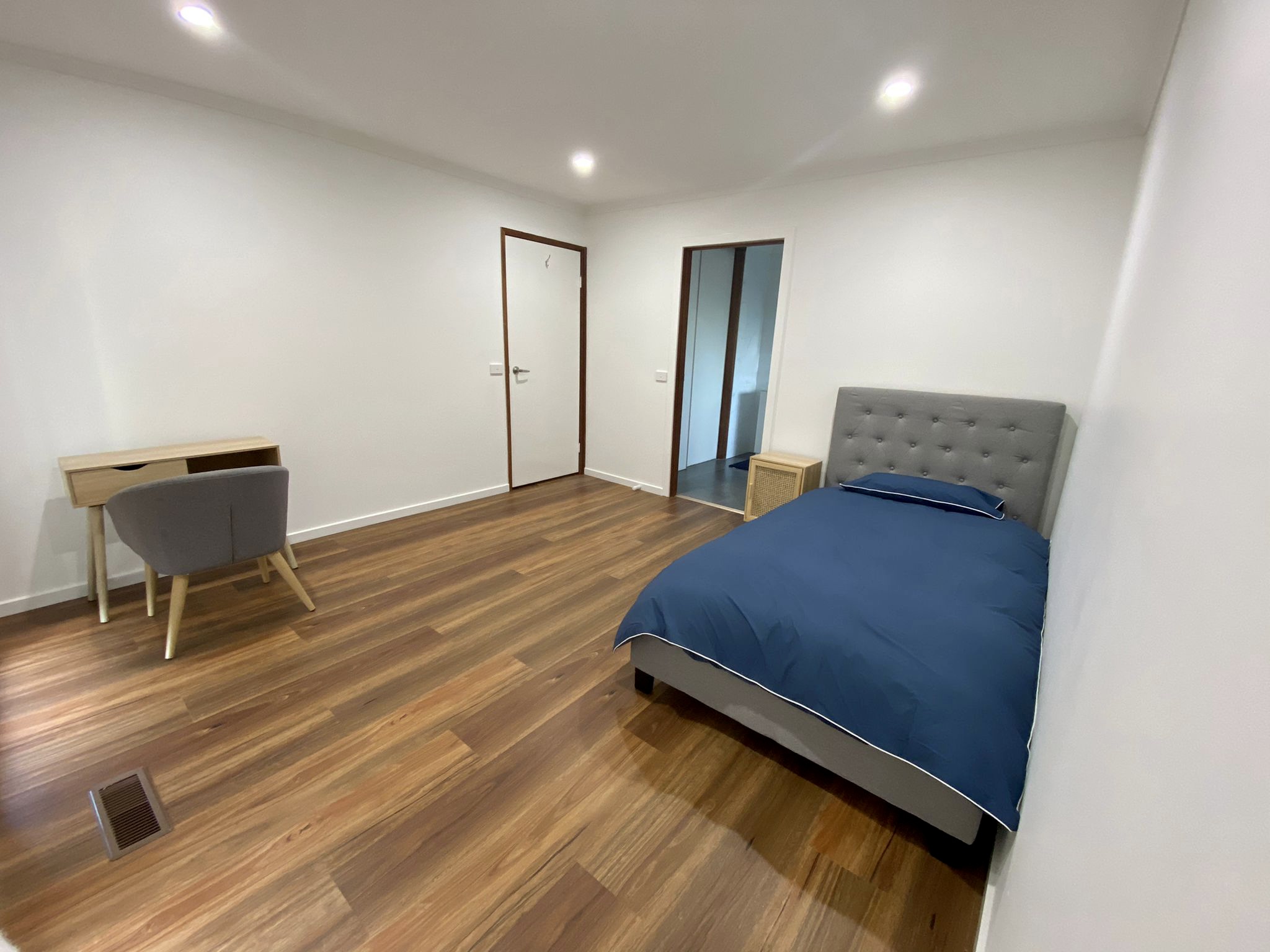 Two ensuite bedrooms vacancy available in a fully renovated house in Mill Park — Home image 7