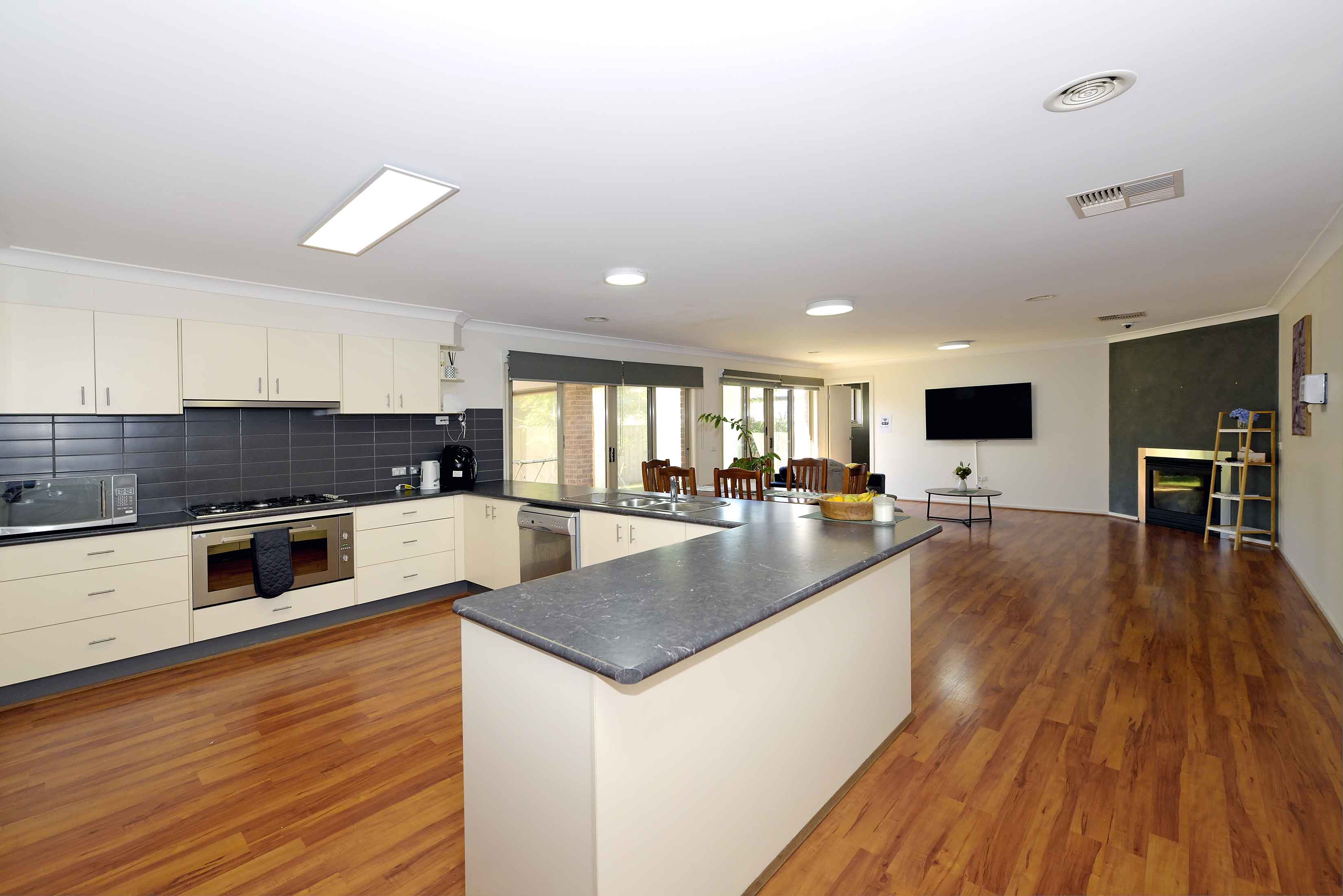Stunning & Spacious- Cinema room included!! — Home image 4