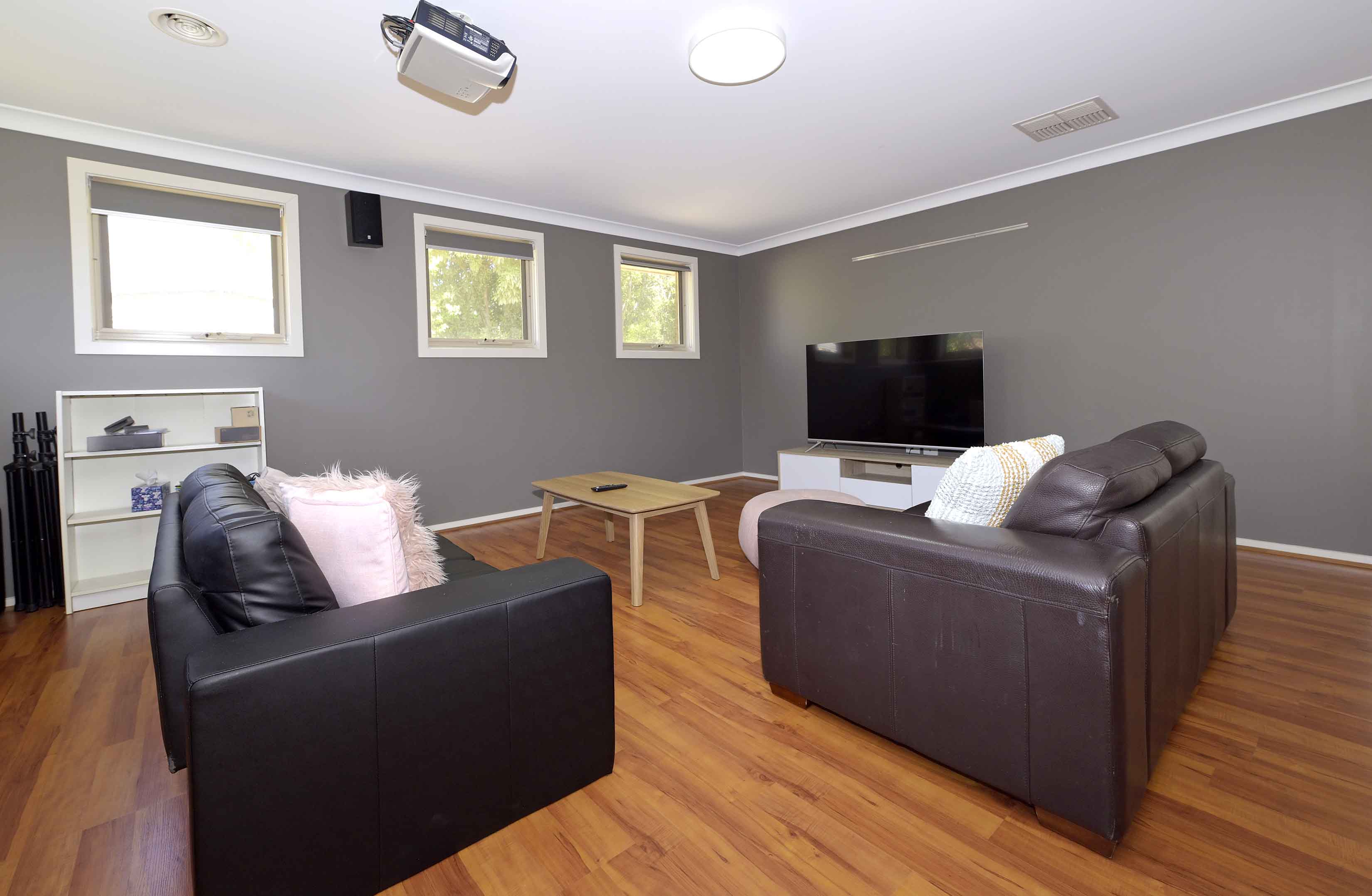 Stunning & Spacious- Cinema room included!! — Home image 12
