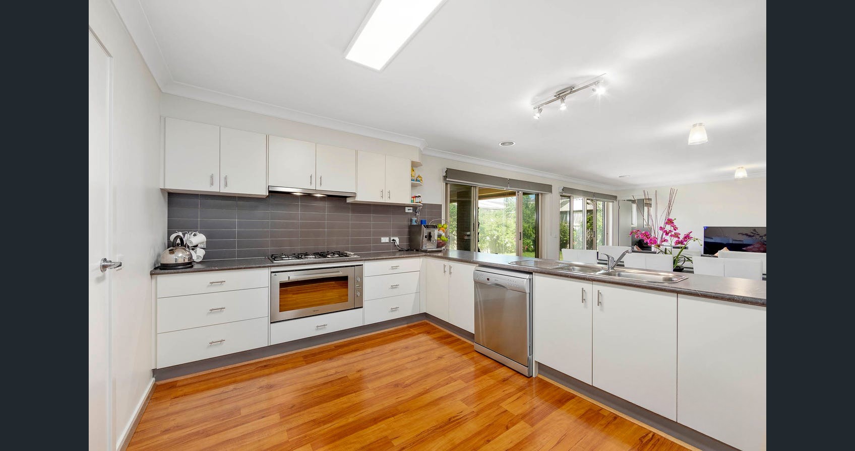 Stunning & Spacious- Cinema room included!! — Home image 5