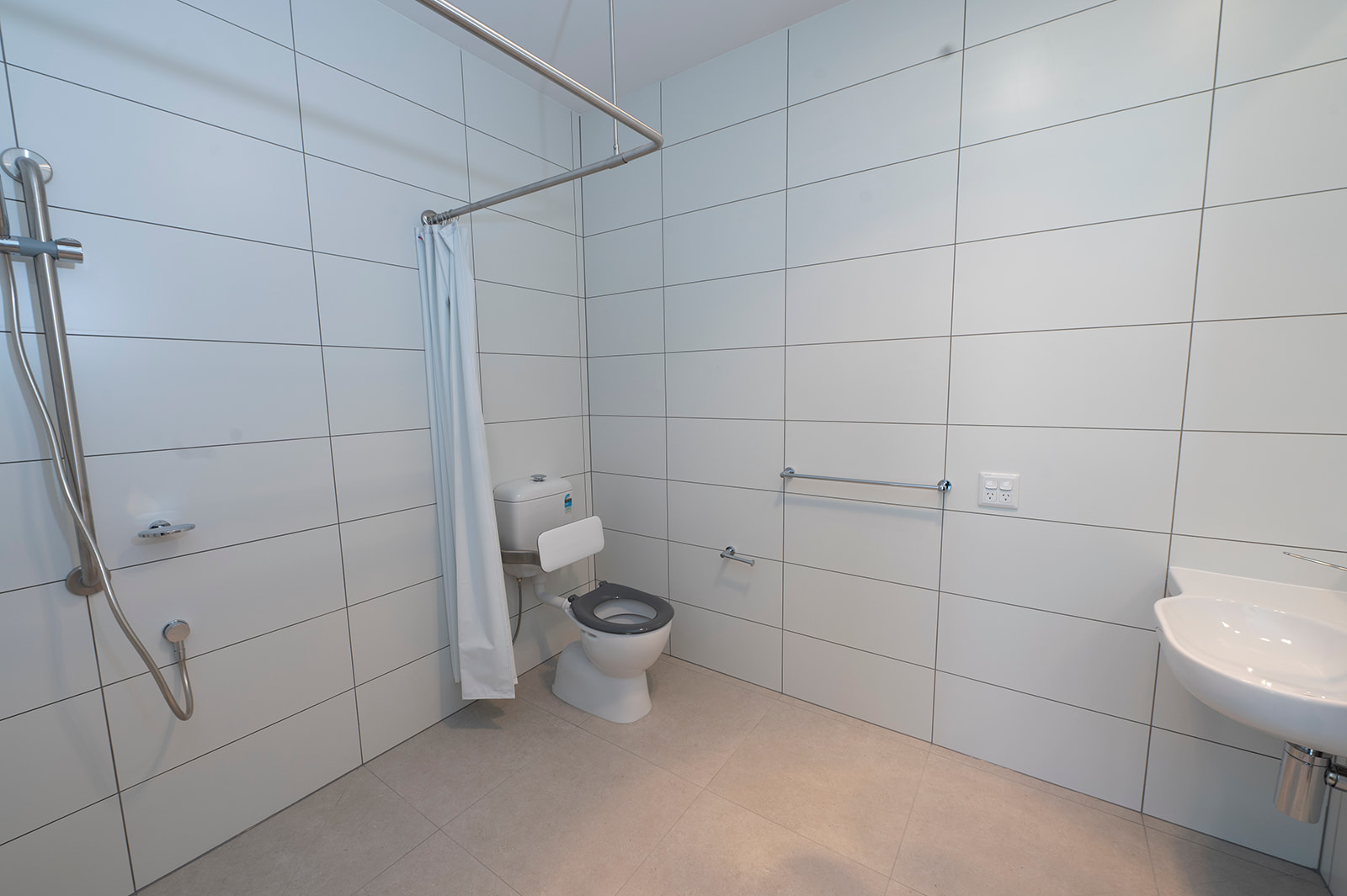 Ardeer – Modern, Fully Accessible Three-Bedroom Villa with Private Ensuites — Home image 3