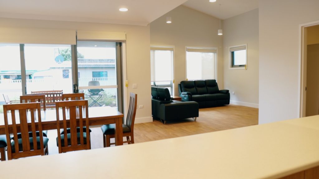 MODERN HPS HOME IN SUNNY FERN BAY — Home image 4