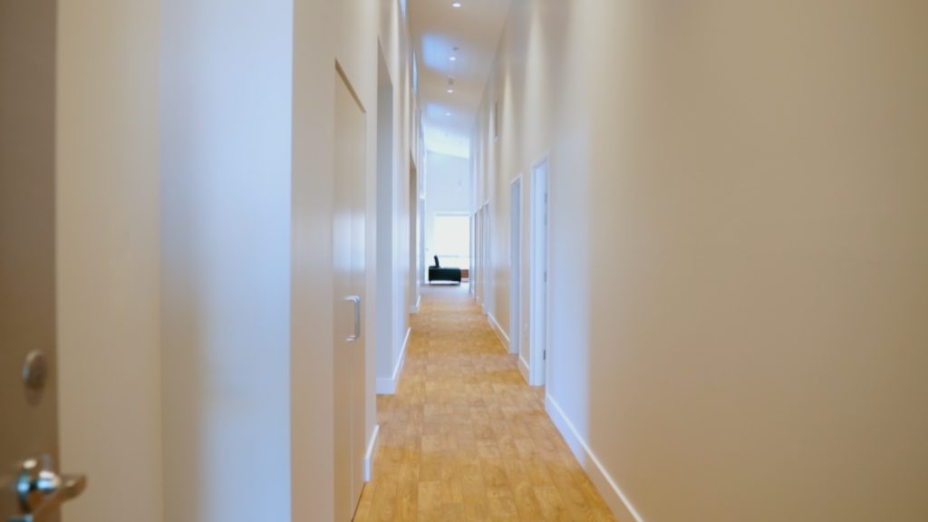 MODERN HPS HOME IN SUNNY FERN BAY — Home image 5