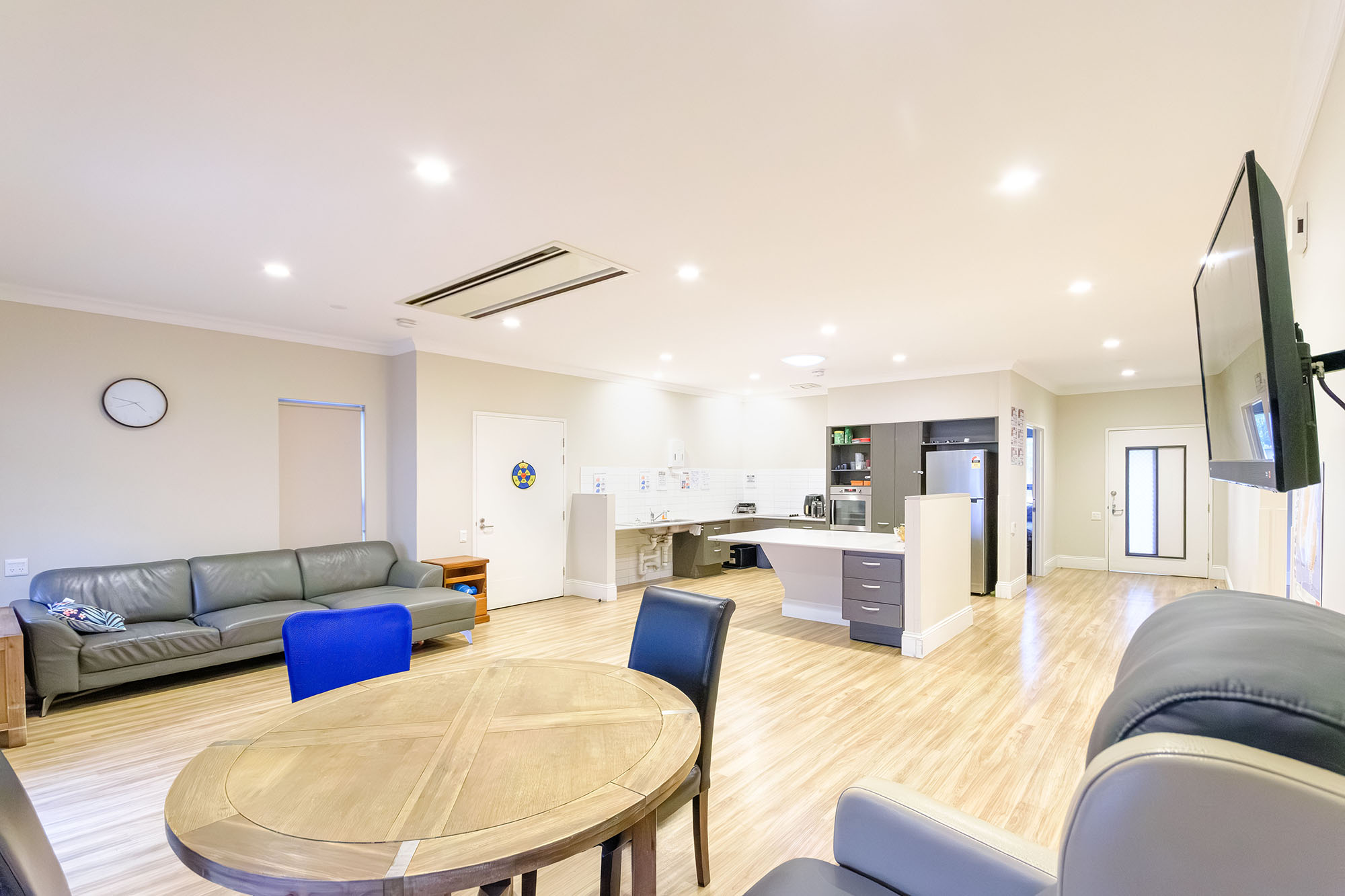Vacancy in spacious SDA home near the beach — Home image 3