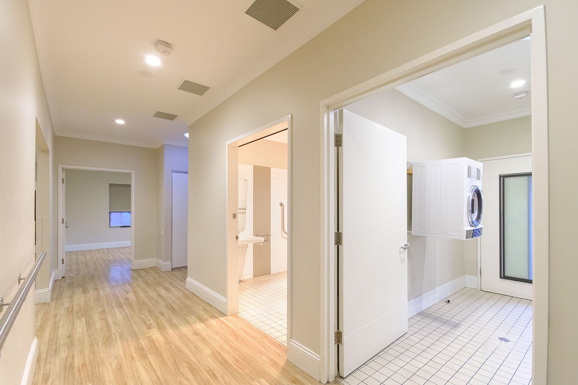 Vacancy in spacious SDA home near the beach — Home image 4
