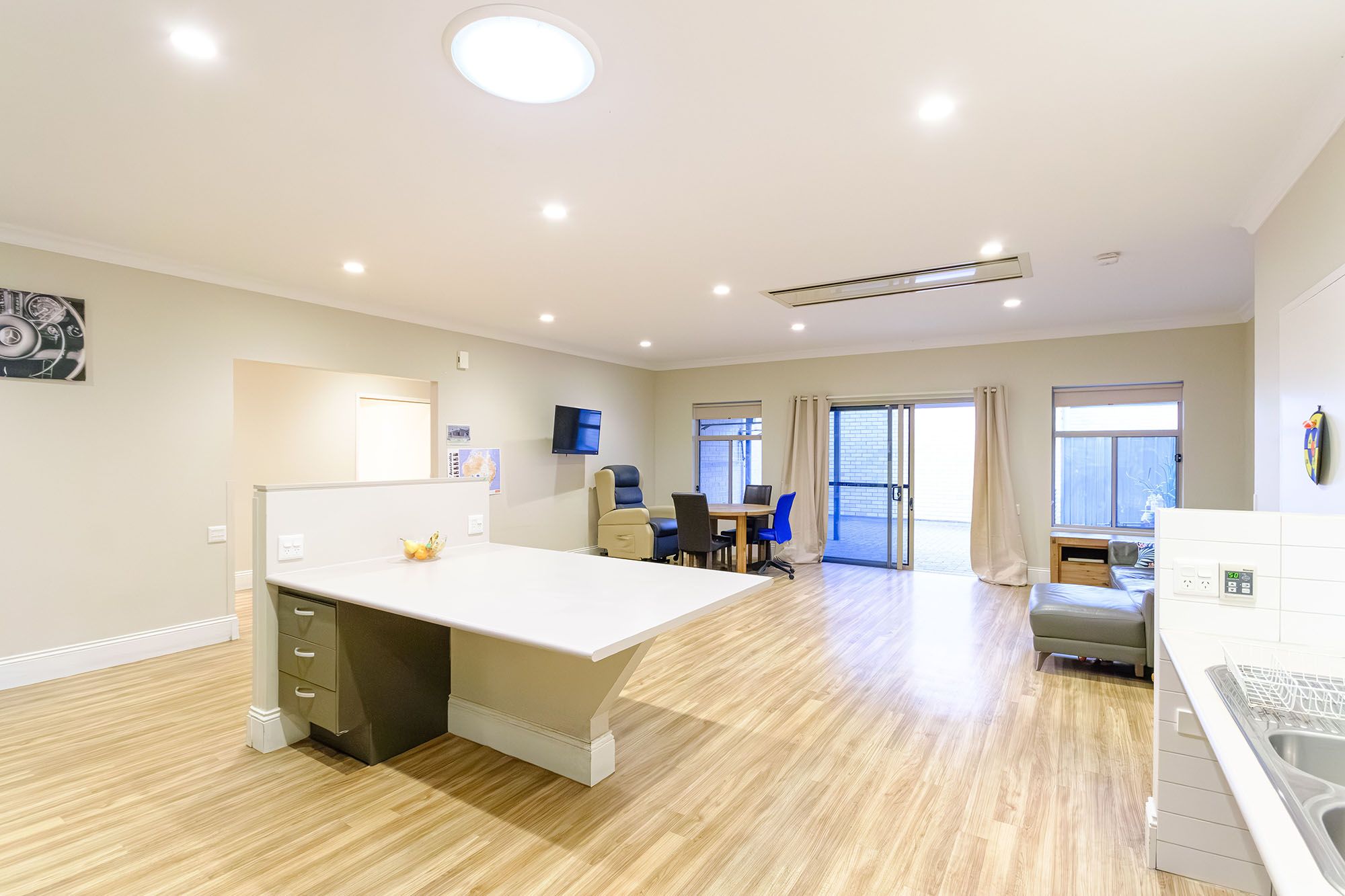 Vacancy in spacious SDA home near the beach — Home image 9
