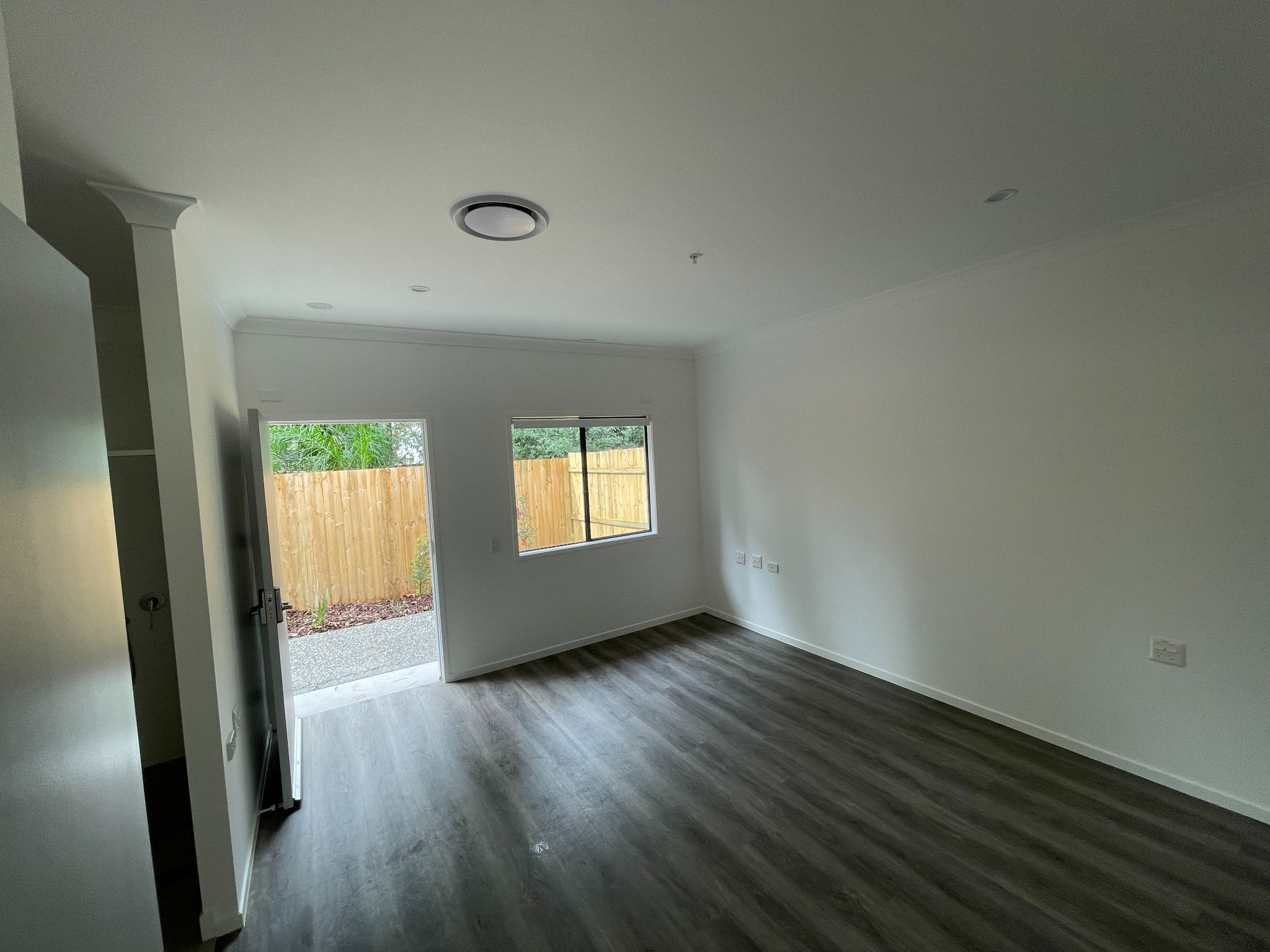 1-Bedroom + OOA HPS Villas in Eagleby – Logan’s Gateway to the Coast — Home image 4