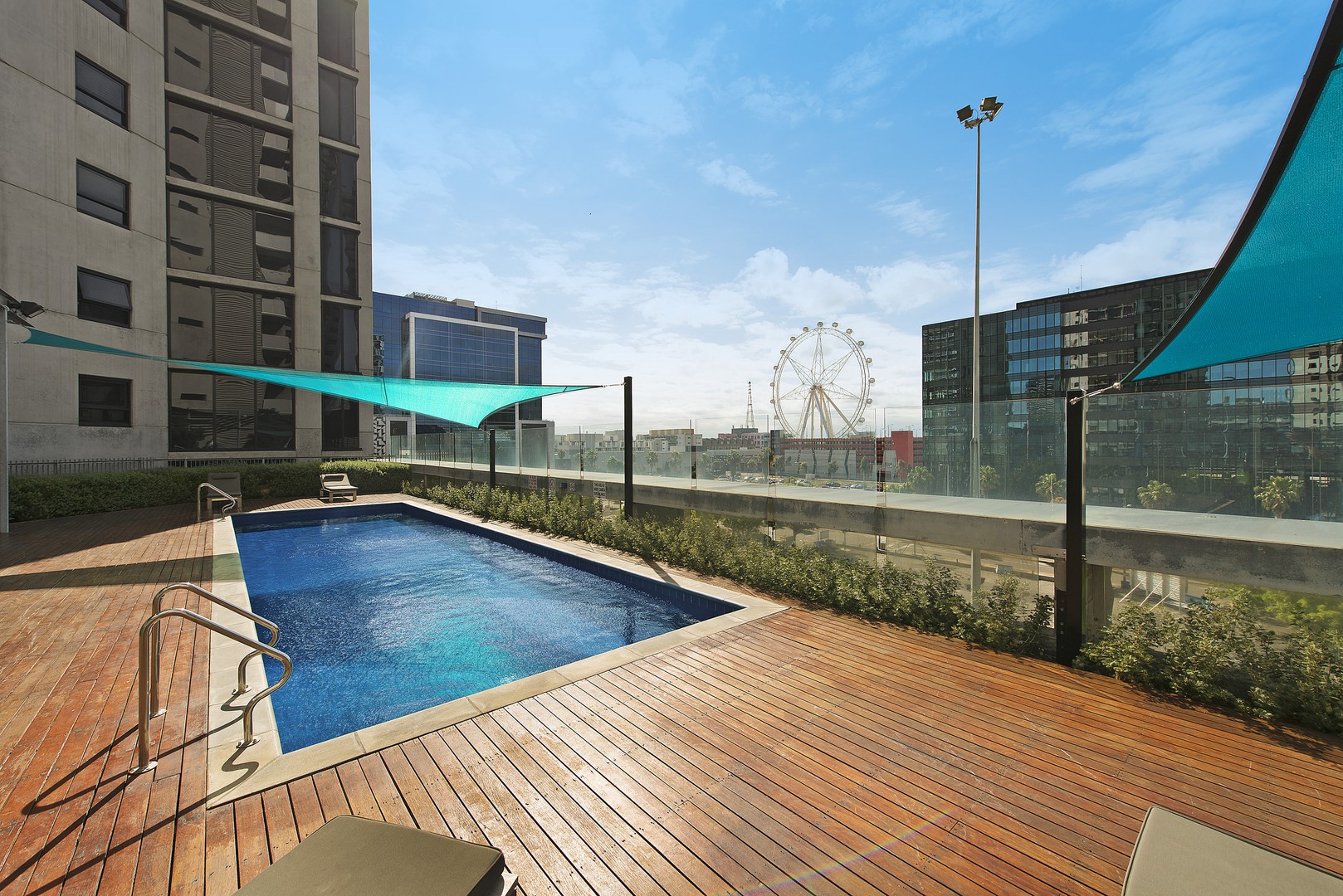 Beautiful Riverfront Apartment in Docklands — Home image 6