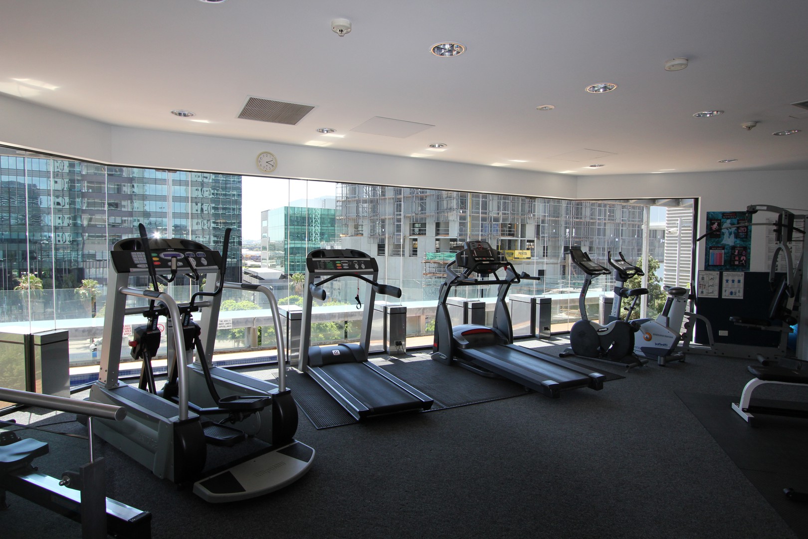 Beautiful Riverfront Apartment in Docklands — Home image 3
