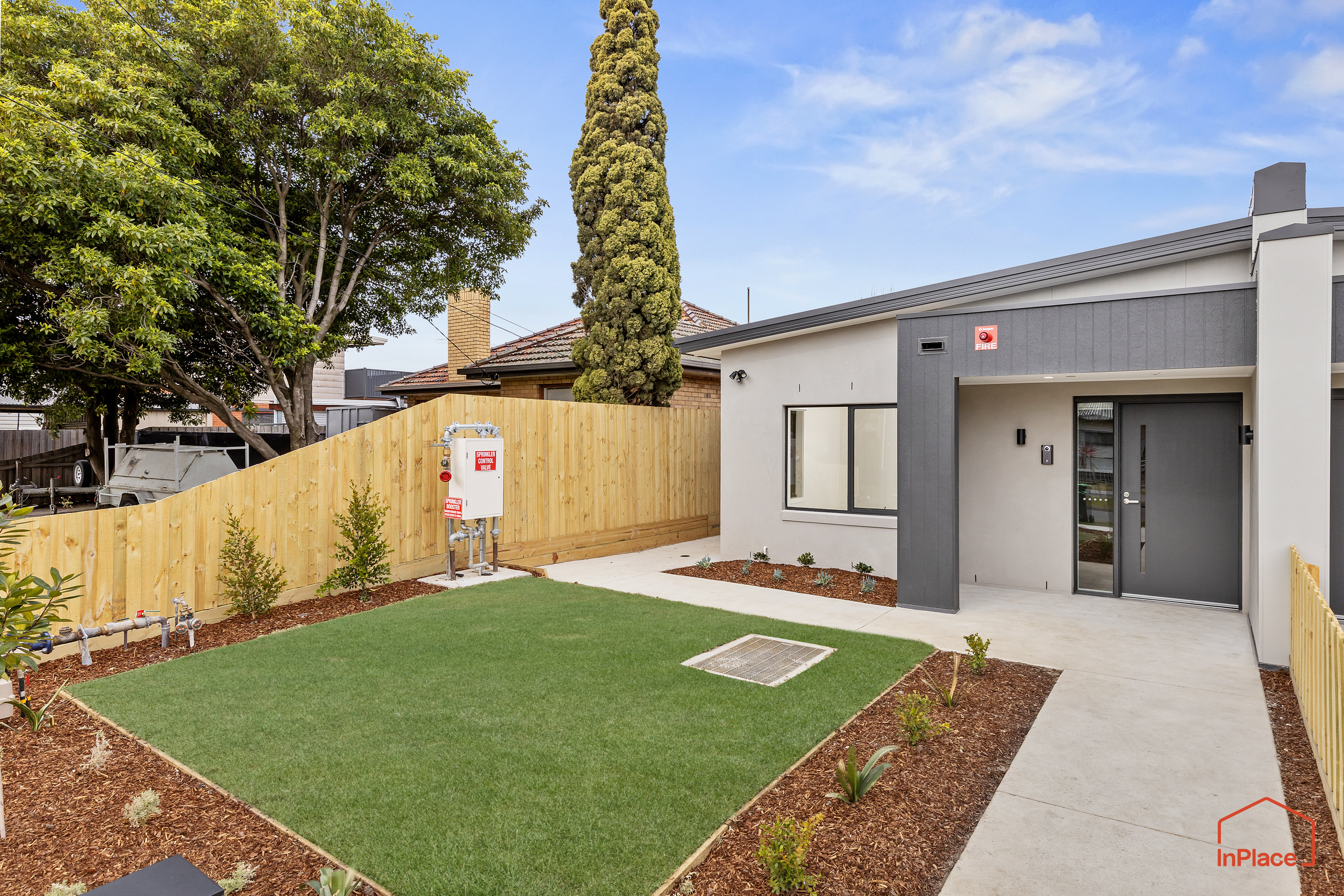 Dual residences in Pascoe Vale South, surrounded by calm, family-friendly streets — Home image 7