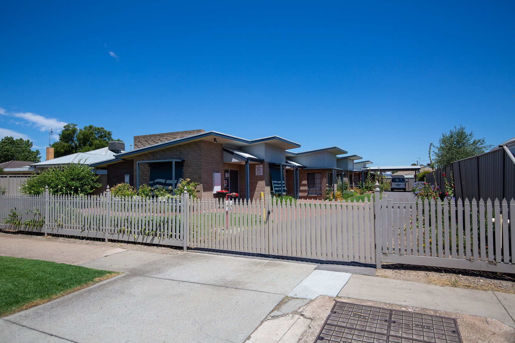 One vacancy with ensuite in three bedroom villa in Horsham — Home image 2