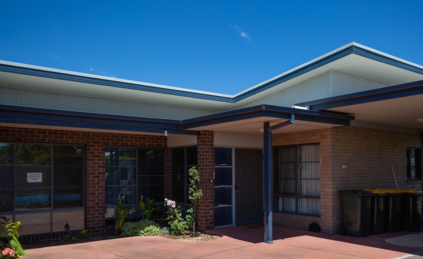 One vacancy with ensuite in three bedroom villa in Horsham — Home image 3