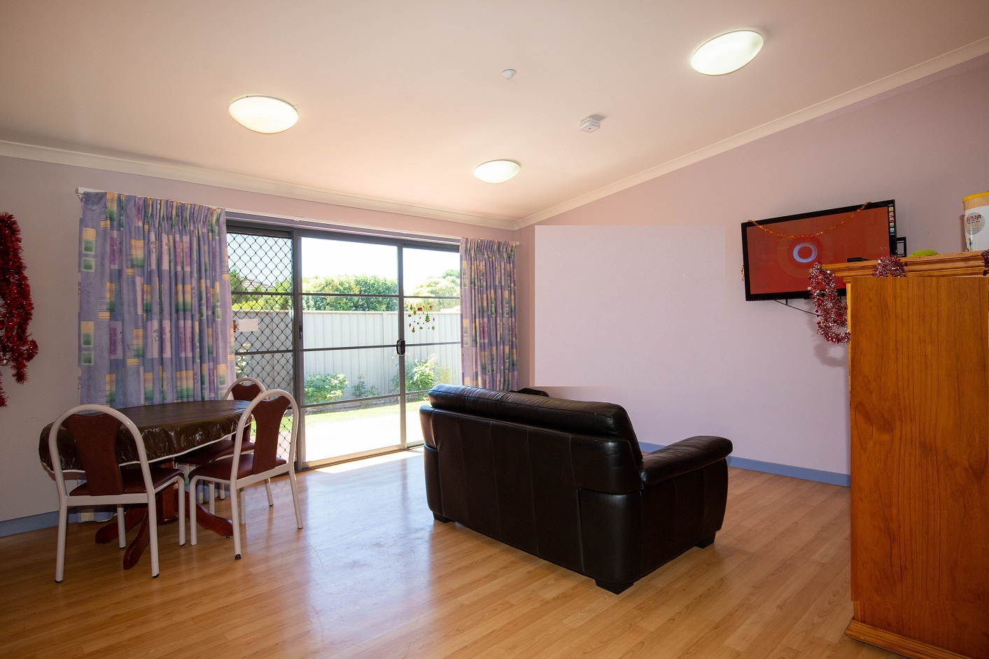One vacancy with ensuite in three bedroom villa in Horsham — Home image 4