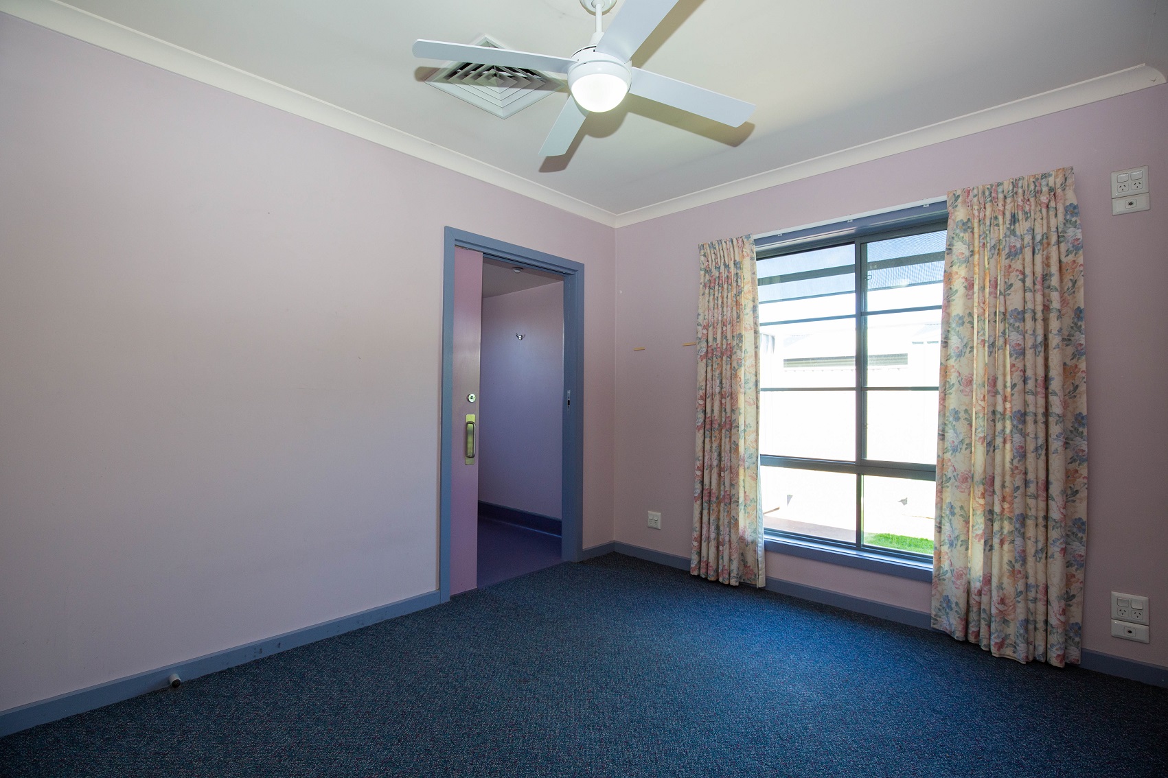 One vacancy with ensuite in three bedroom villa in Horsham — Home image 5