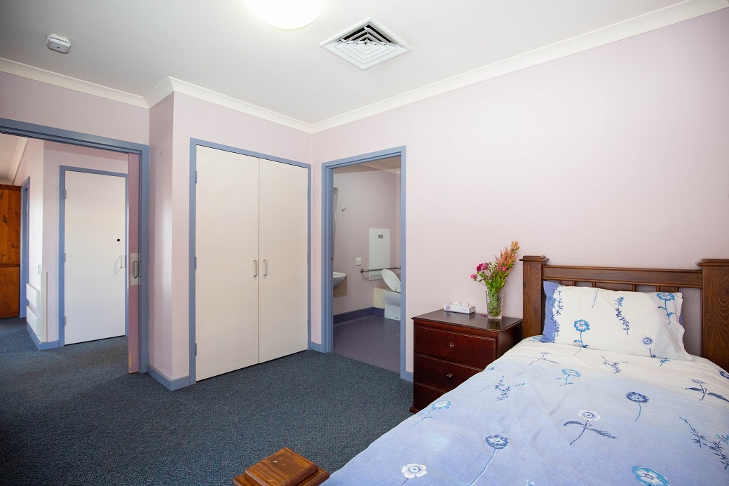 One vacancy with ensuite in three bedroom villa in Horsham — Home image 9