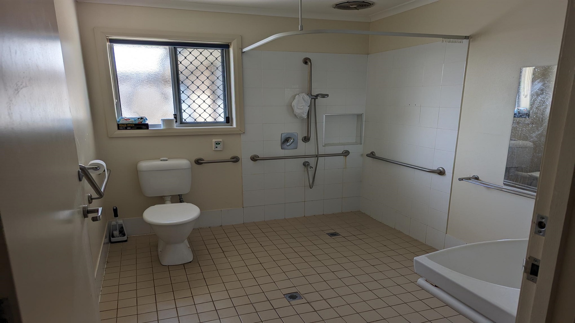 MILLICENT - AVAILABLE NOW! 1 Bedroom Improved Livability — Home image 6