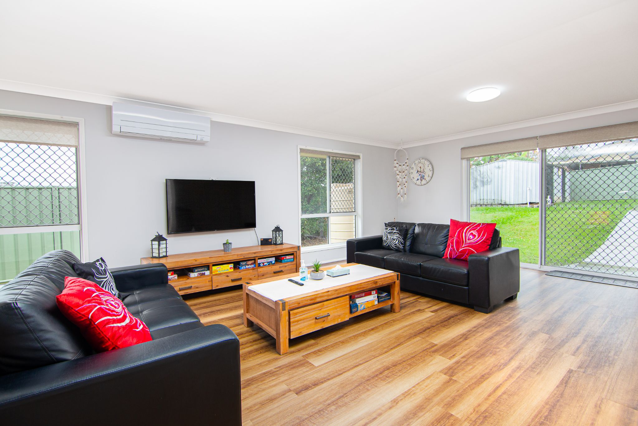 Cozy Regents Park home with pool, entertainment area, BBQ, and garden shed — Home image 2